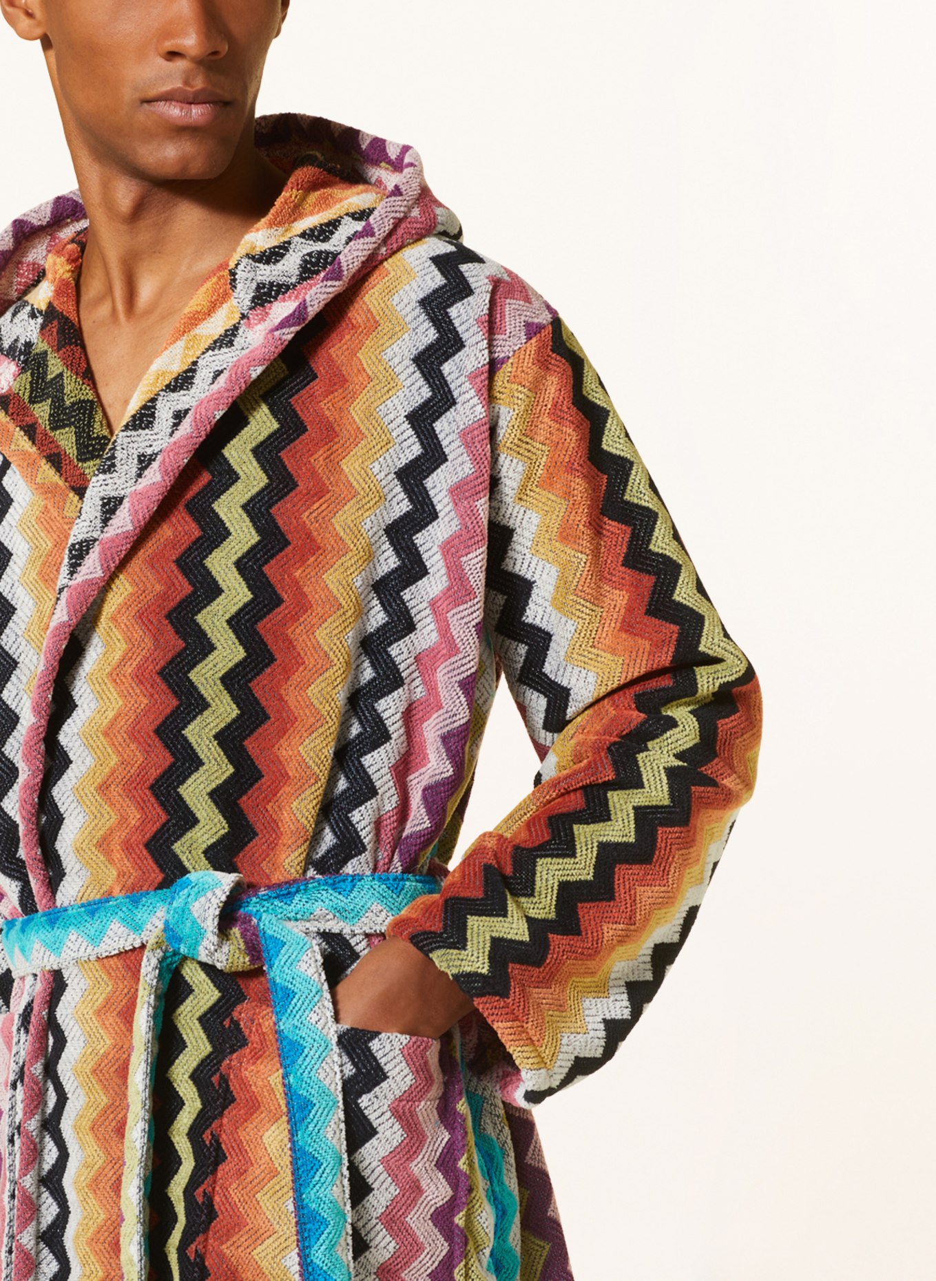 MISSONI Home Unisex bathrobe BUSTER with hood, Color: DARK ORANGE/ TURQUOISE/ BLACK (Image 5)
