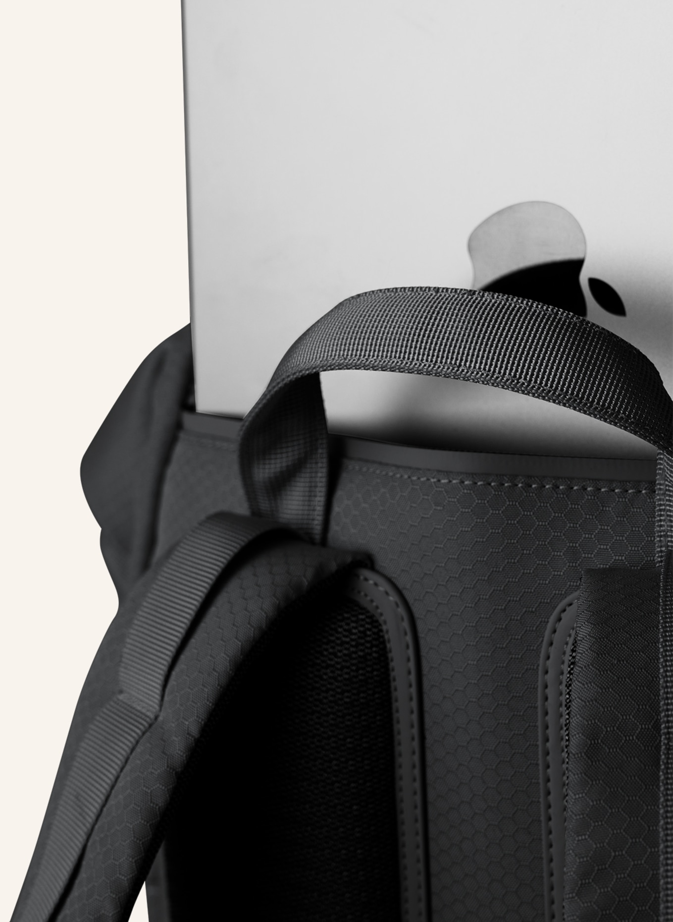 KAPTEN & SON Backpack YOHO 24 l with laptop compartment, Color: BLACK (Image 6)