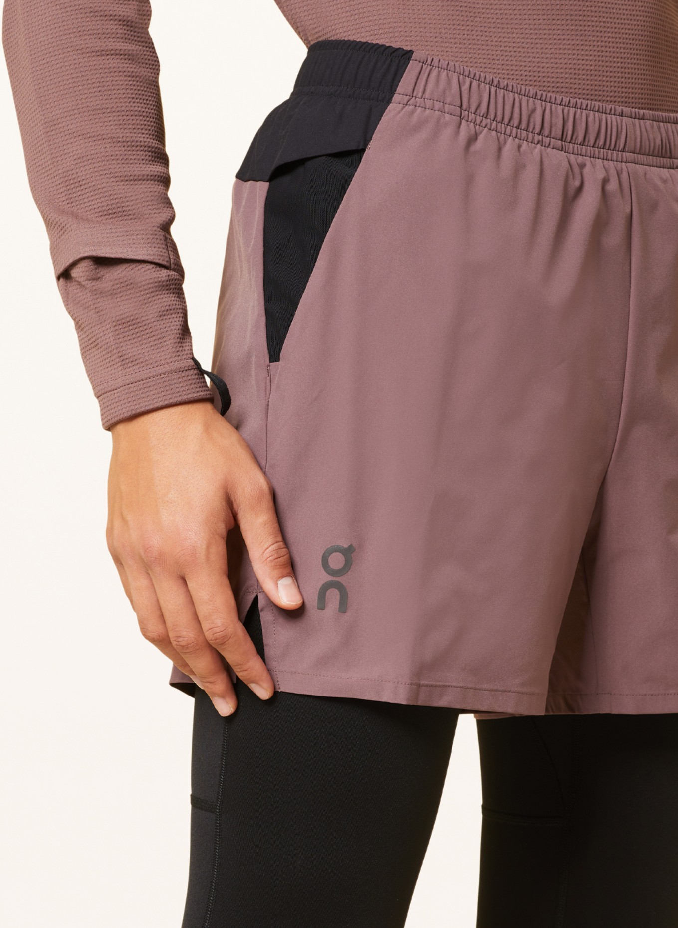 On 2-in-1 running shorts ESSENTIAL, Color: GRAY/ BLACK (Image 5)