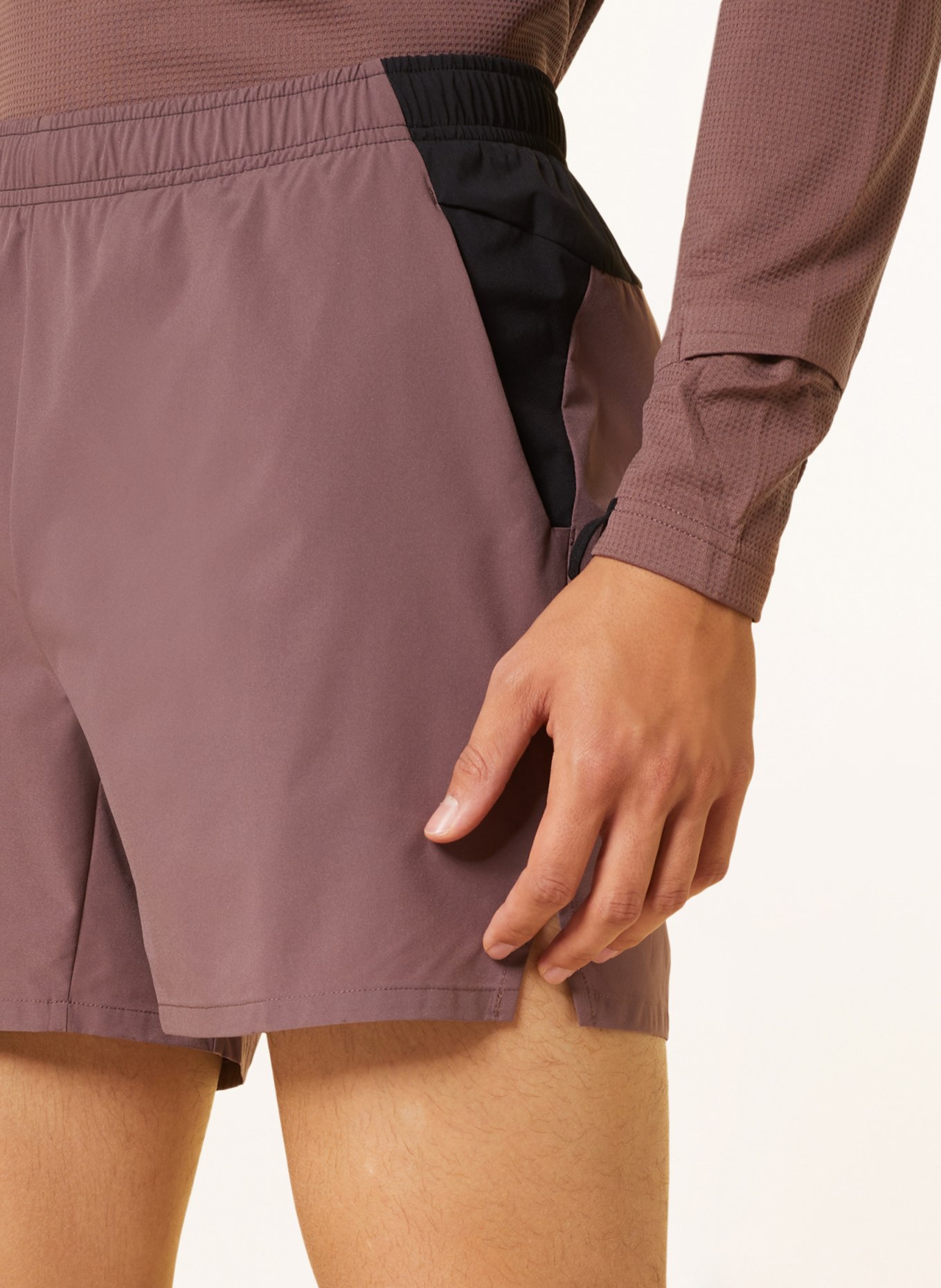 On 2-in-1 running shorts ESSENTIAL, Color: GRAY/ BLACK (Image 6)