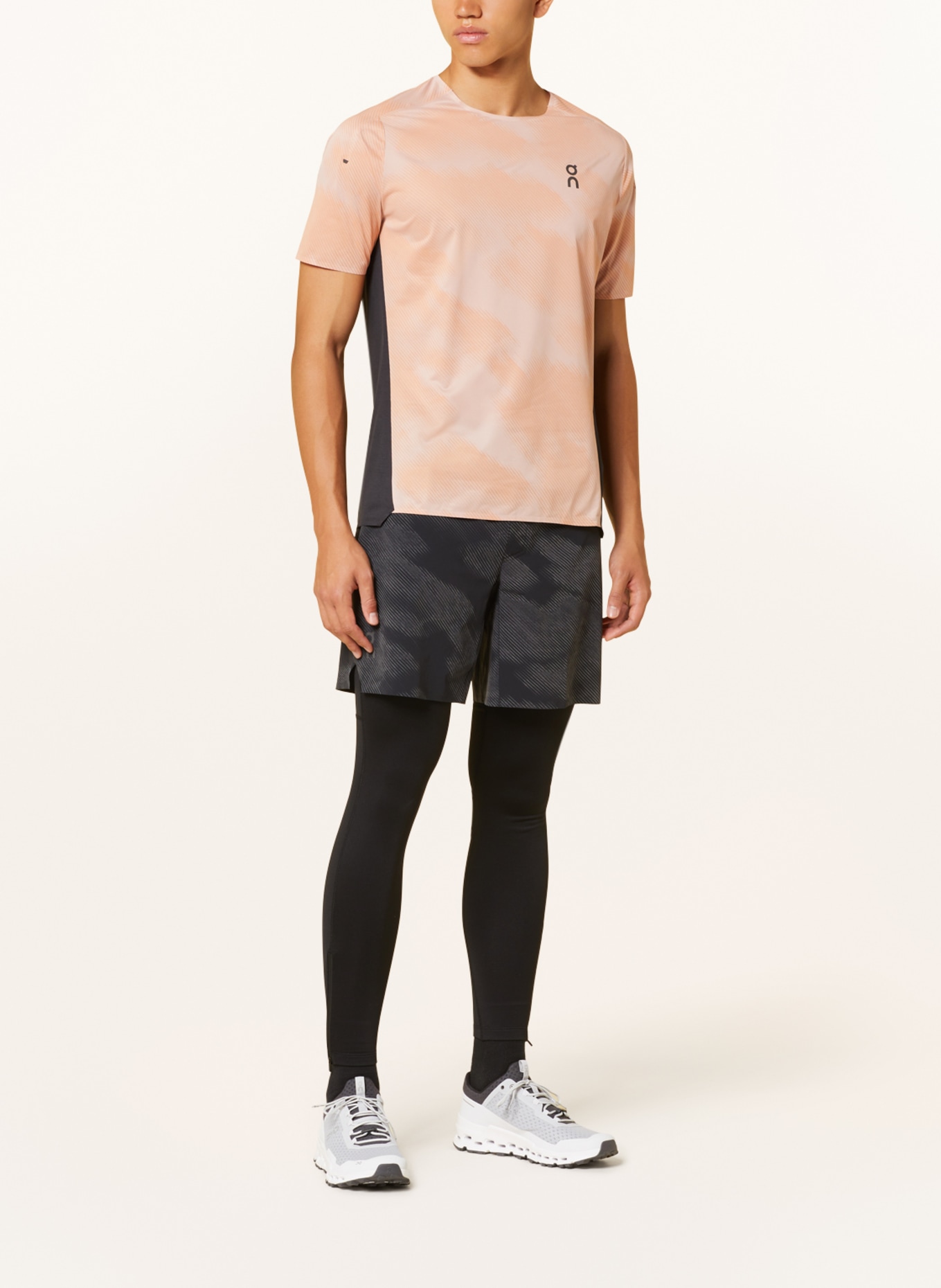 On Running shirt PERFORMANCE-T LUMOS, Color: LIGHT ORANGE/ BLACK (Image 2)