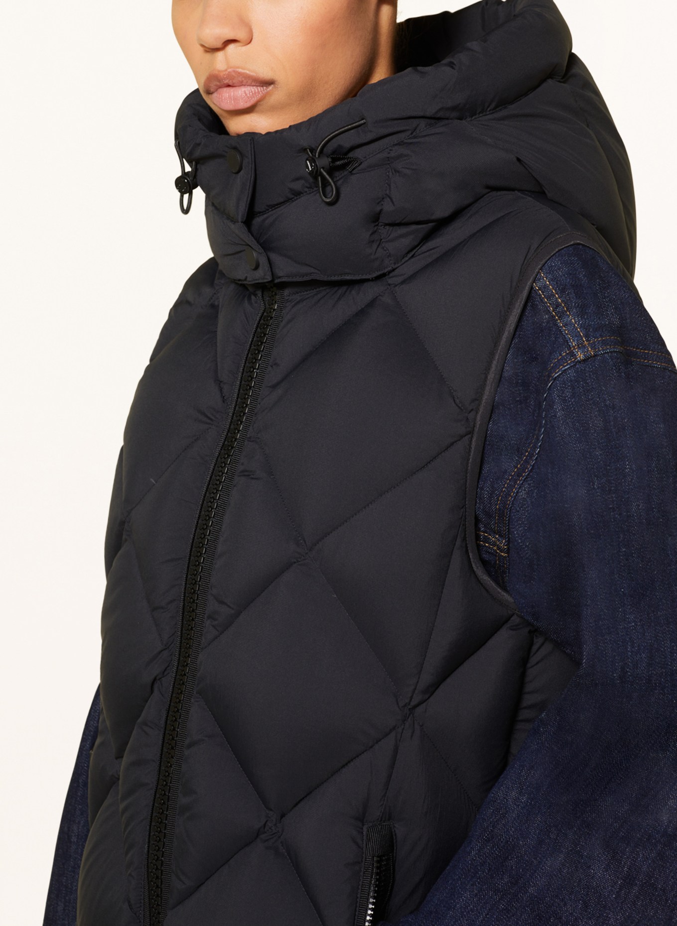 MOOSE KNUCKLES Down vest FLIGHTWEIGHT PAXON with detachable hood, Color: BLACK (Image 5)