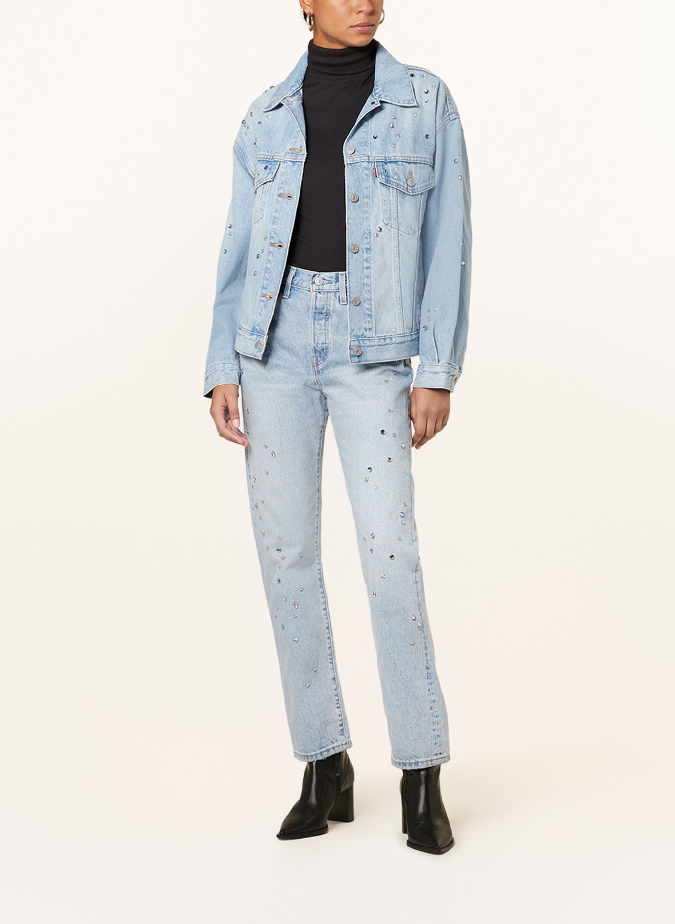 Levi's® Kurtka jeansowa oversize 90s TRUCKER z ozdobnymi kamykami, Kolor: JASNONIEBIESKI (Obrazek 2)