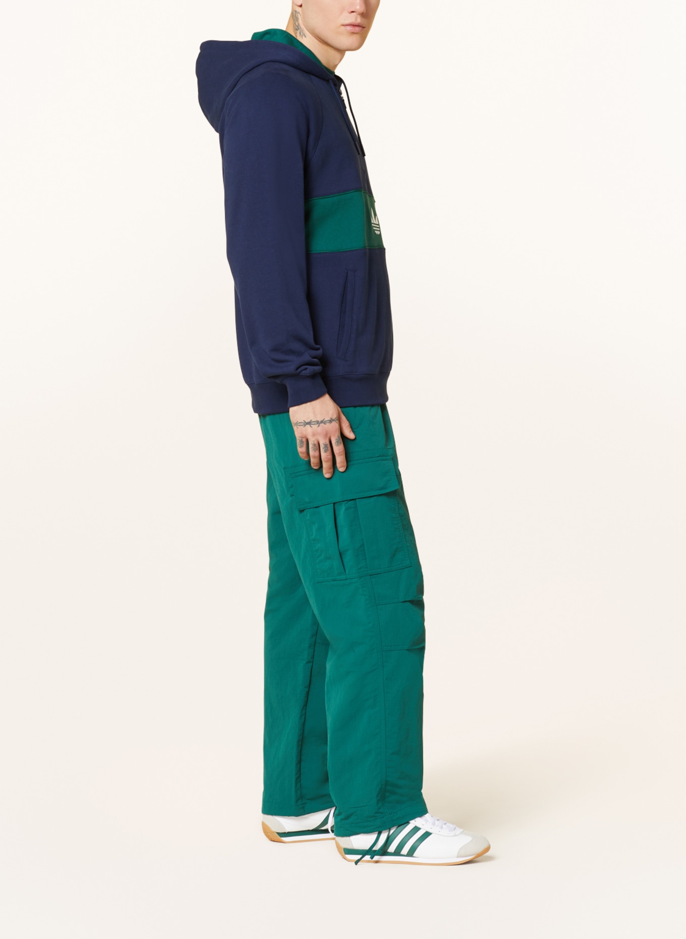 adidas Originals Cargo pants PREMIUM ESSENTIALS, Color: GREEN (Image 4)