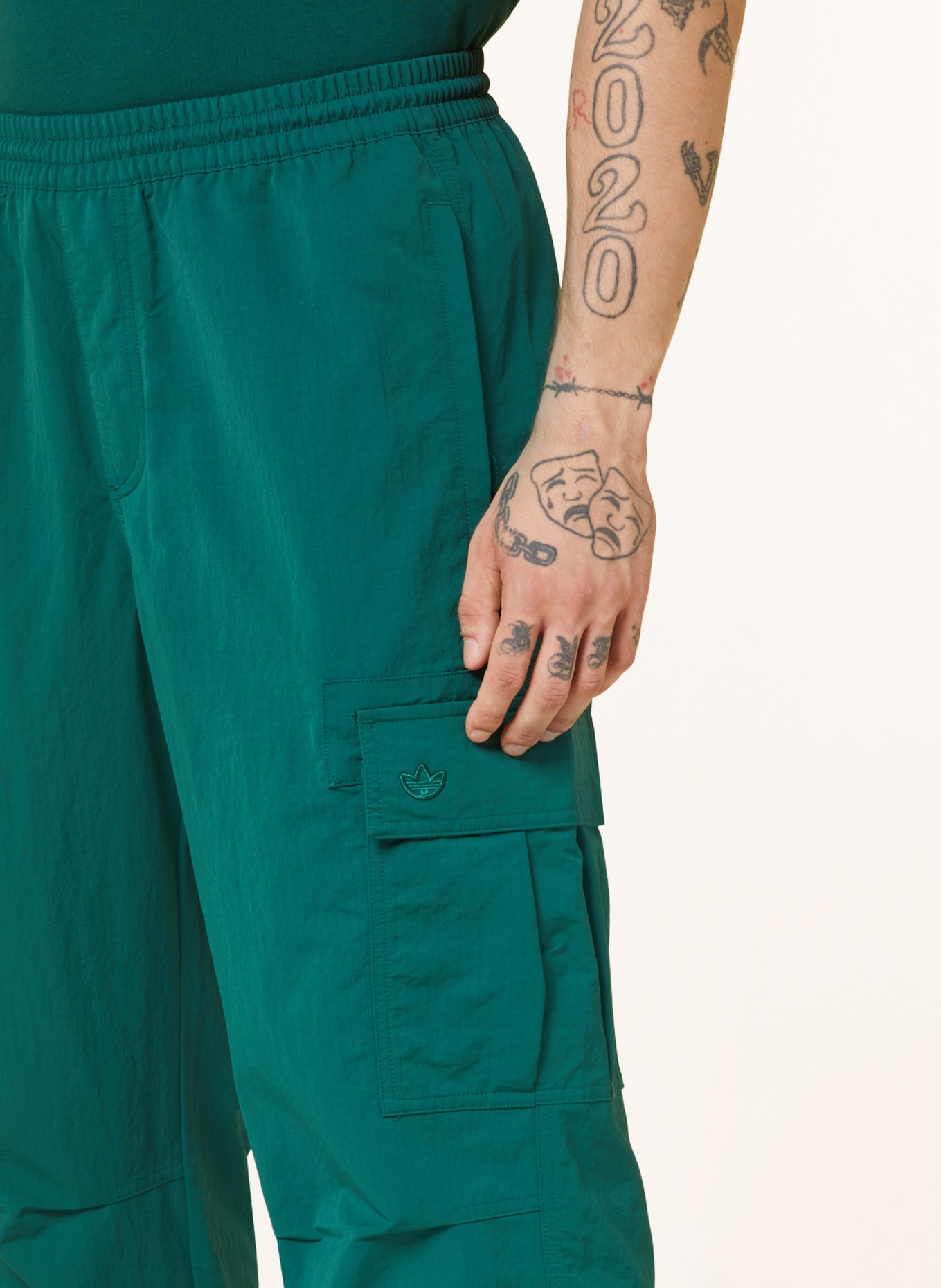 adidas Originals Cargo pants PREMIUM ESSENTIALS, Color: GREEN (Image 5)