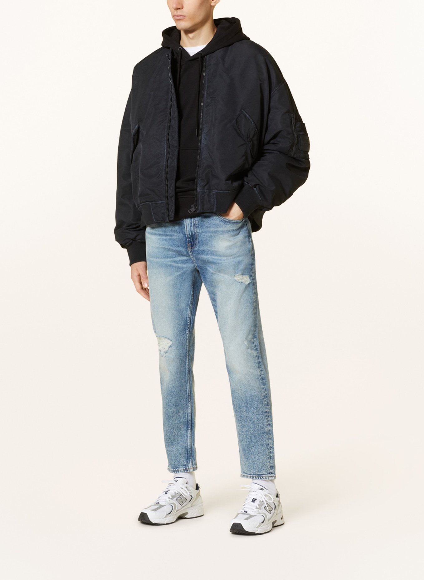 Calvin Klein Jeans Jeansy tapered fit, Kolor: 1A4 DENIM MEDIUM (Obrazek 2)