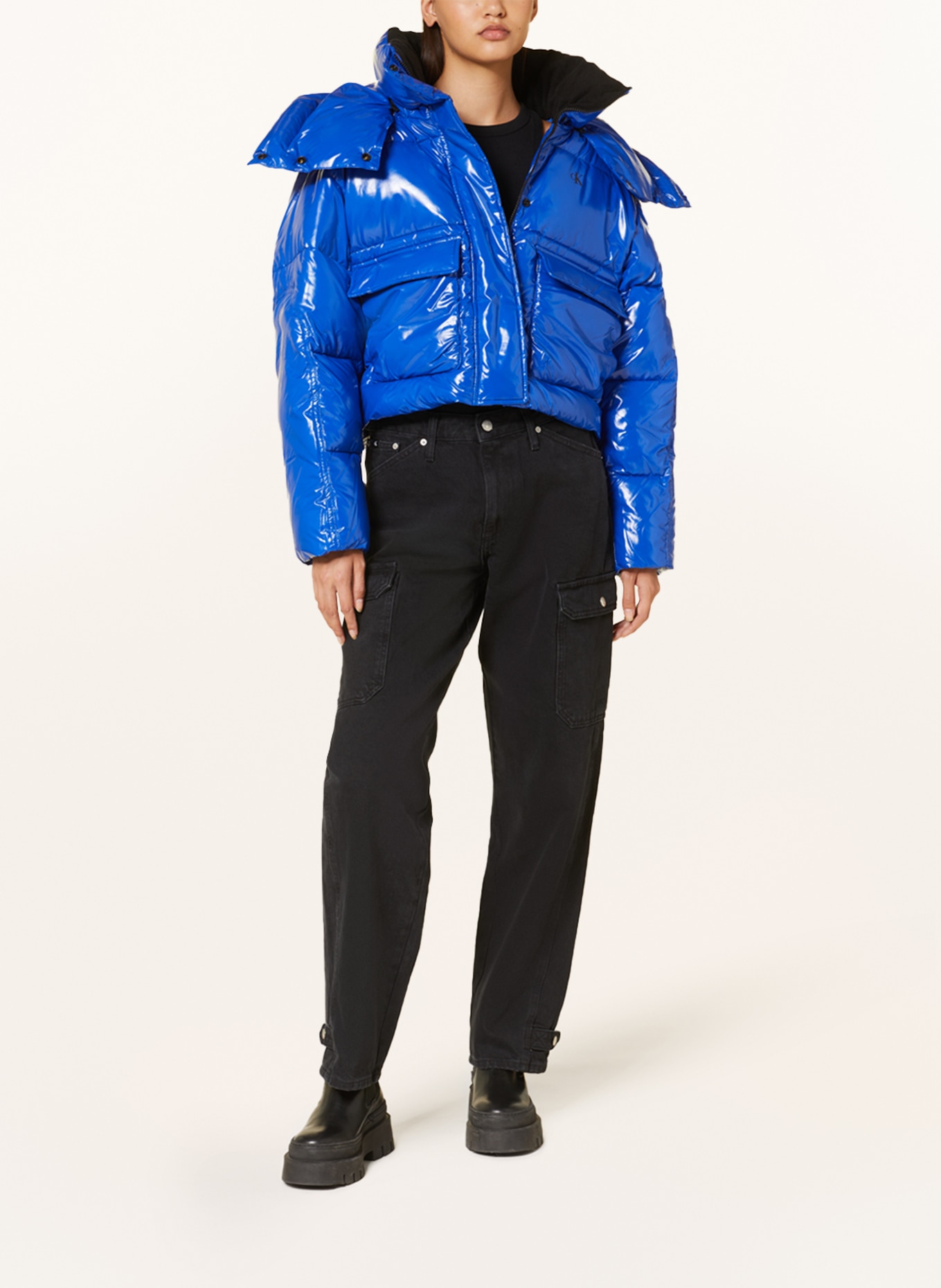 Calvin Klein Jeans Cropped prošívaná bunda, Barva: MODRÁ (Obrázek 2)