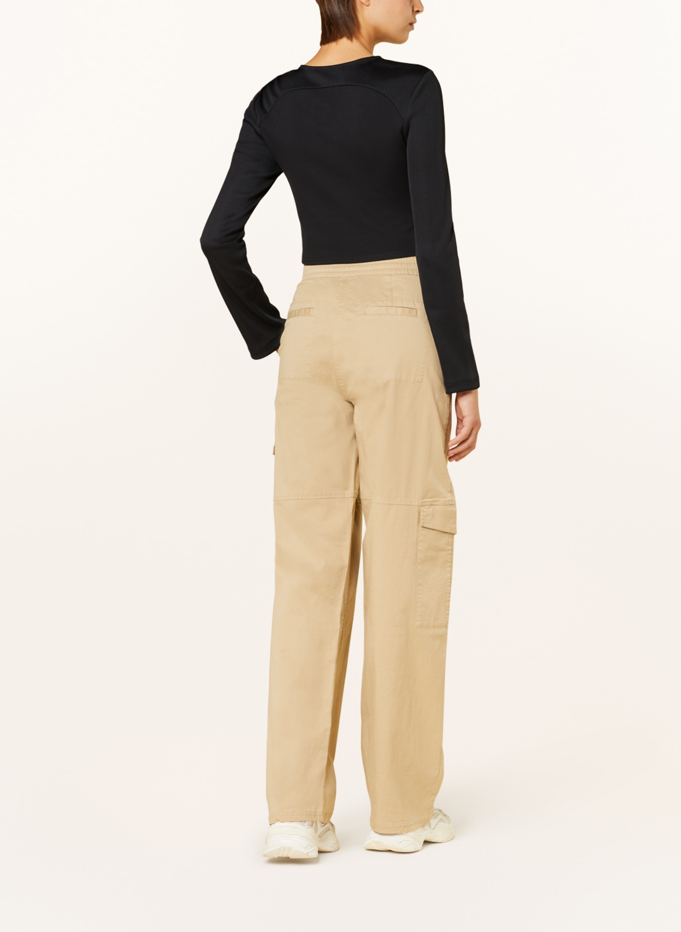 Calvin Klein Jeans Krótka koszulka z długim rękawem z wycięciem, Kolor: CZARNY (Obrazek 3)