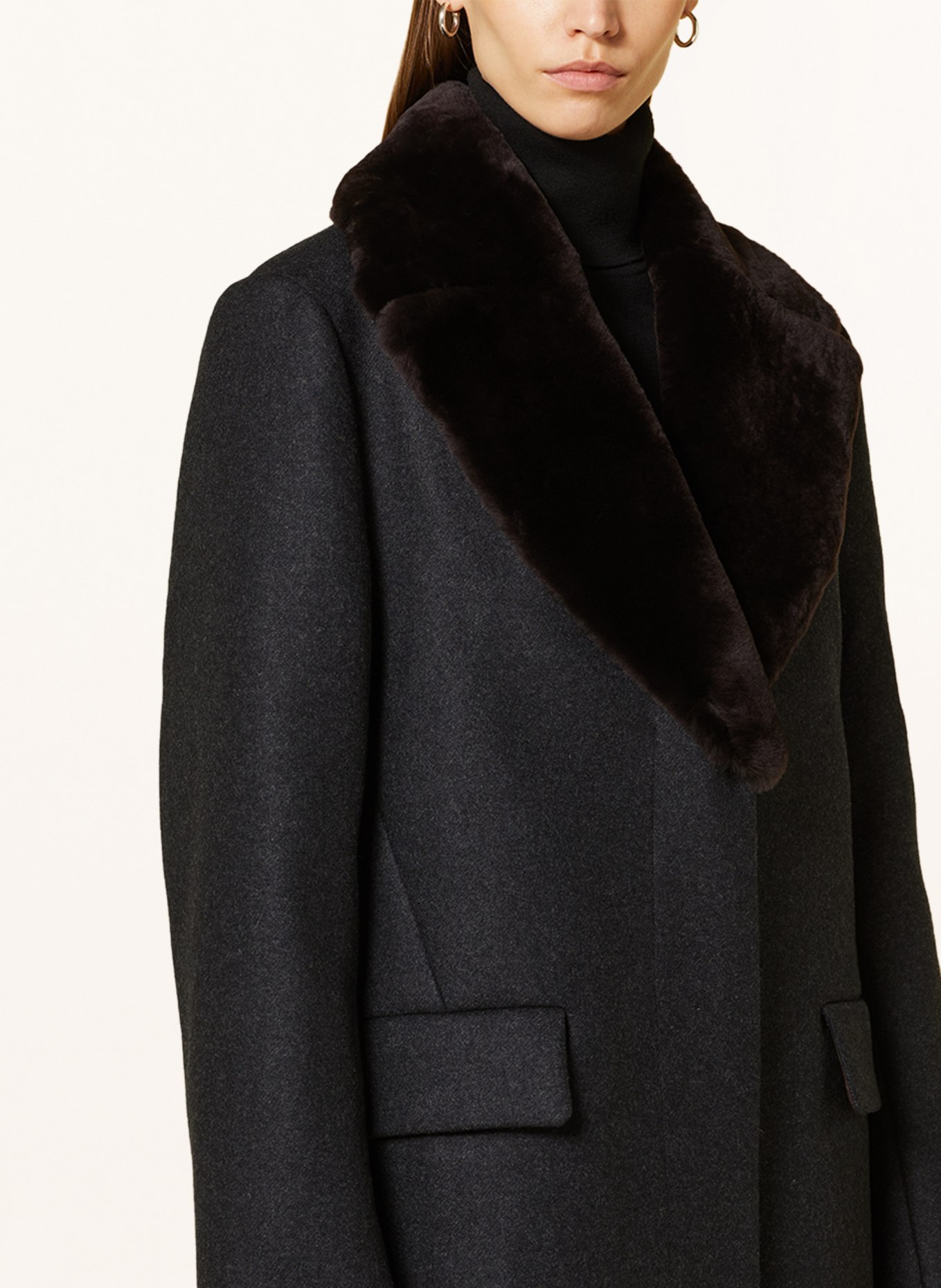 TOTEME Płaszcz wełniany z obszyciem sztucznym futrem, Kolor: CZIEMNOSZARY (Obrazek 5)