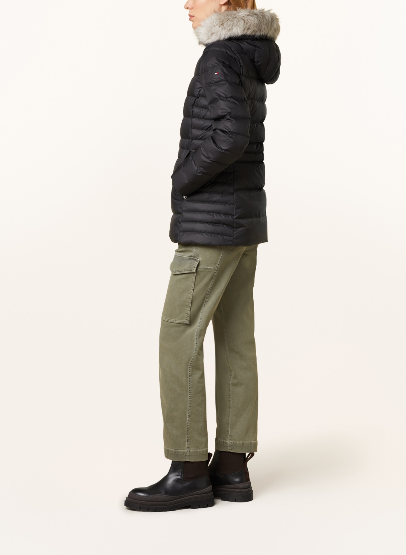 TOMMY HILFIGER Daunenjacke TYRA mit abnehmbarer Kapuze, Farbe: SCHWARZ (Bild 4)
