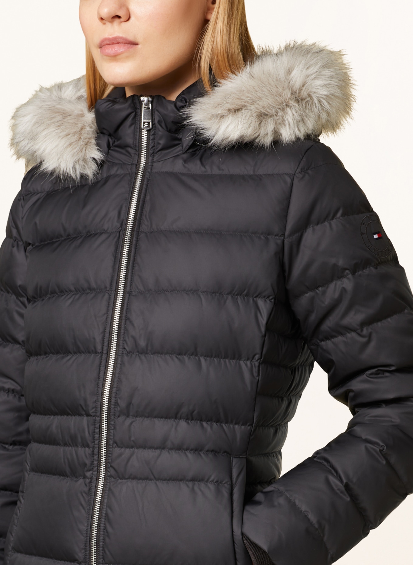 TOMMY HILFIGER Daunenjacke TYRA mit abnehmbarer Kapuze, Farbe: SCHWARZ (Bild 5)