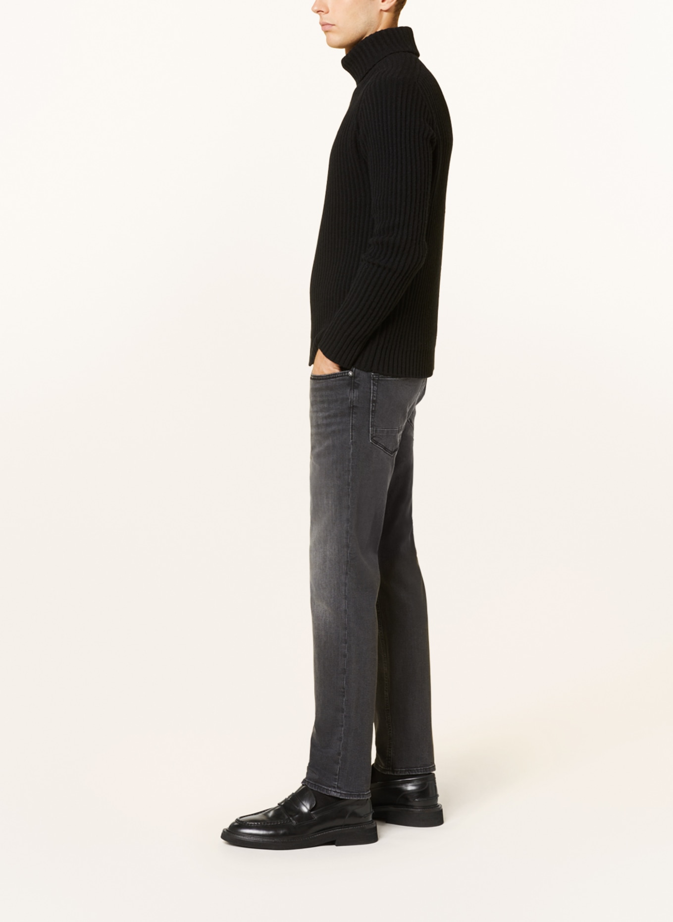BRAX Jeans CHRIS Slim Fit, Farbe: 03 WORN BLACK (Bild 4)