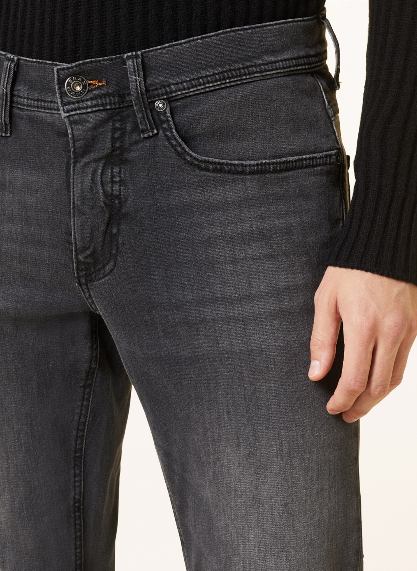 BRAX Jeans CHRIS Slim Fit, Farbe: 03 WORN BLACK (Bild 5)