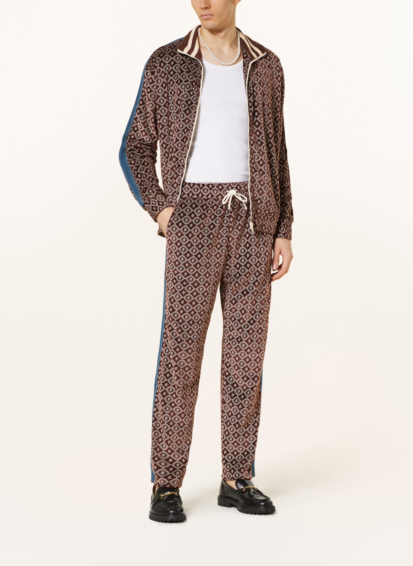 DRÔLE DE MONSIEUR Velour trousers with tuxedo stripe, Color: BROWN/ CREAM (Image 2)