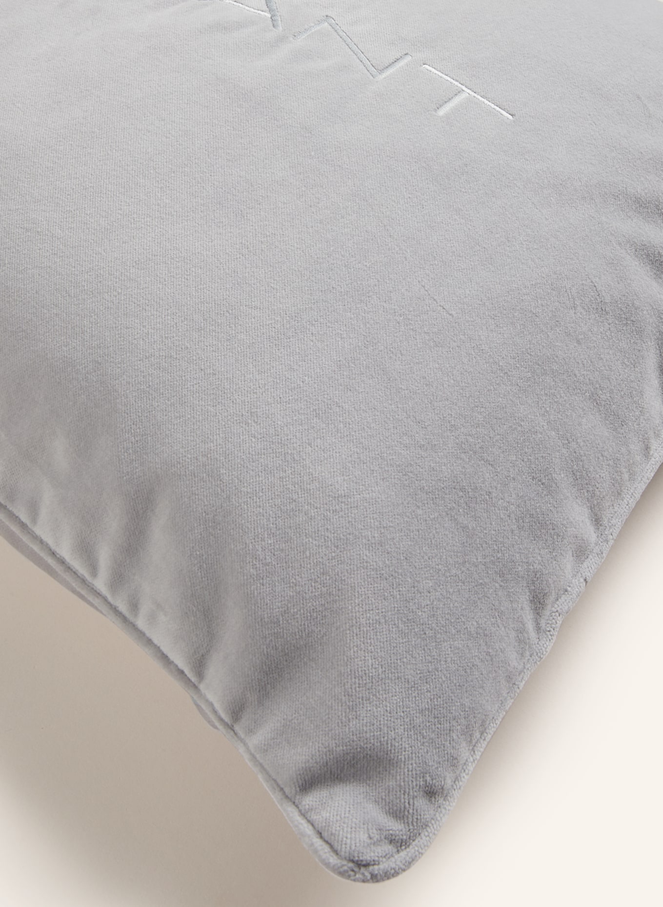 GANT HOME Decorative cushions made of velvet, Color: LIGHT GRAY (Image 3)