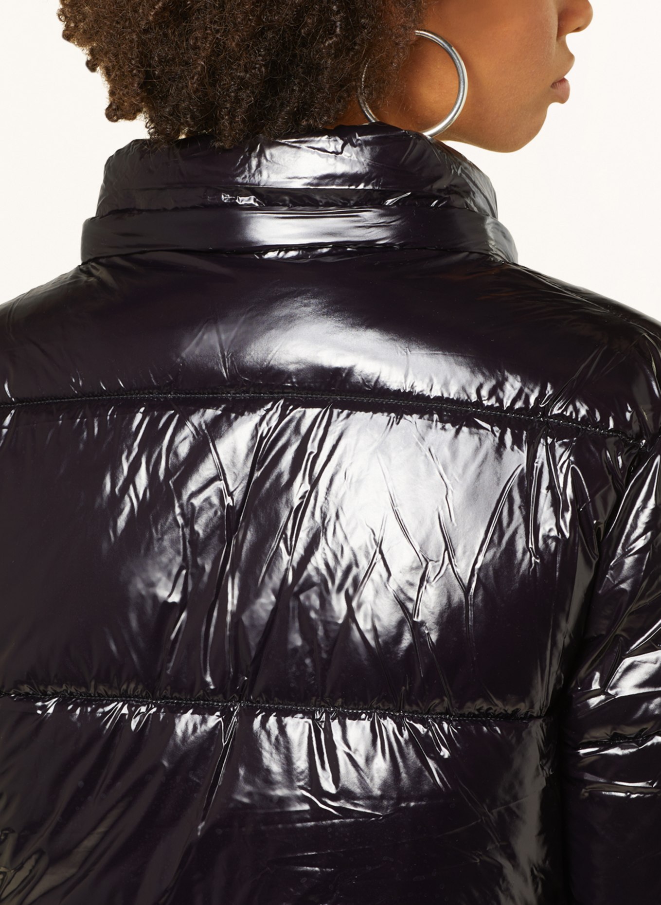 NEO NOIR Prošívaná bunda s odnímatelnou kapucí, Barva: ČERNÁ (Obrázek 5)