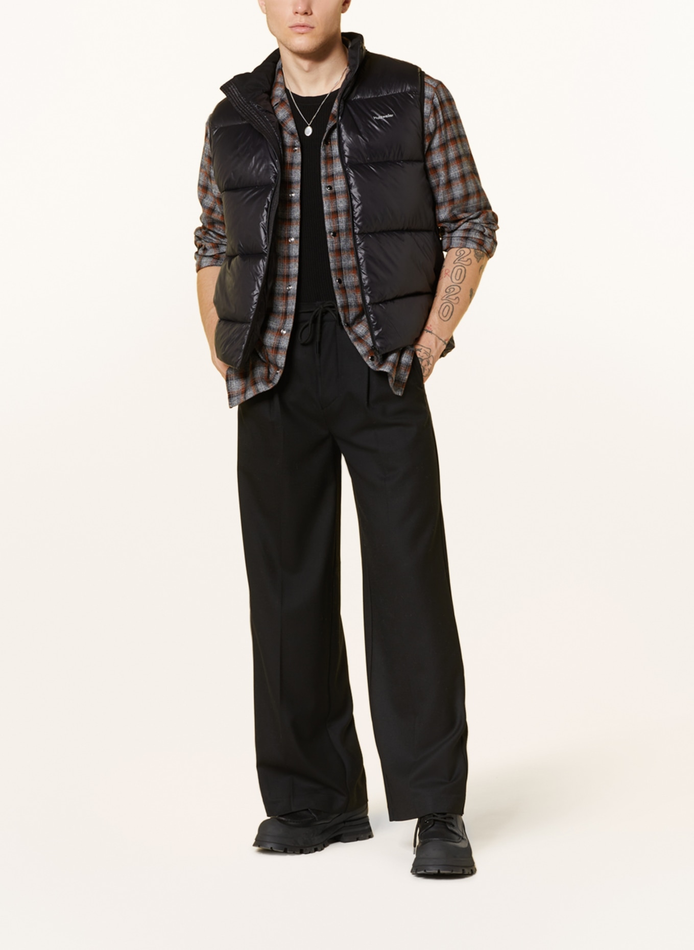 HOLZWEILER Down vest SHINY DAFF, Color: BLACK (Image 2)