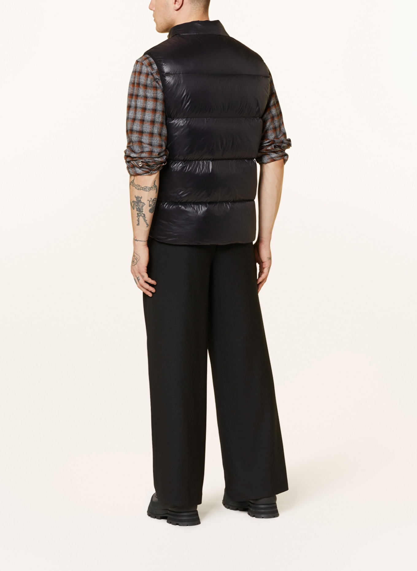 HOLZWEILER Down vest SHINY DAFF, Color: BLACK (Image 3)