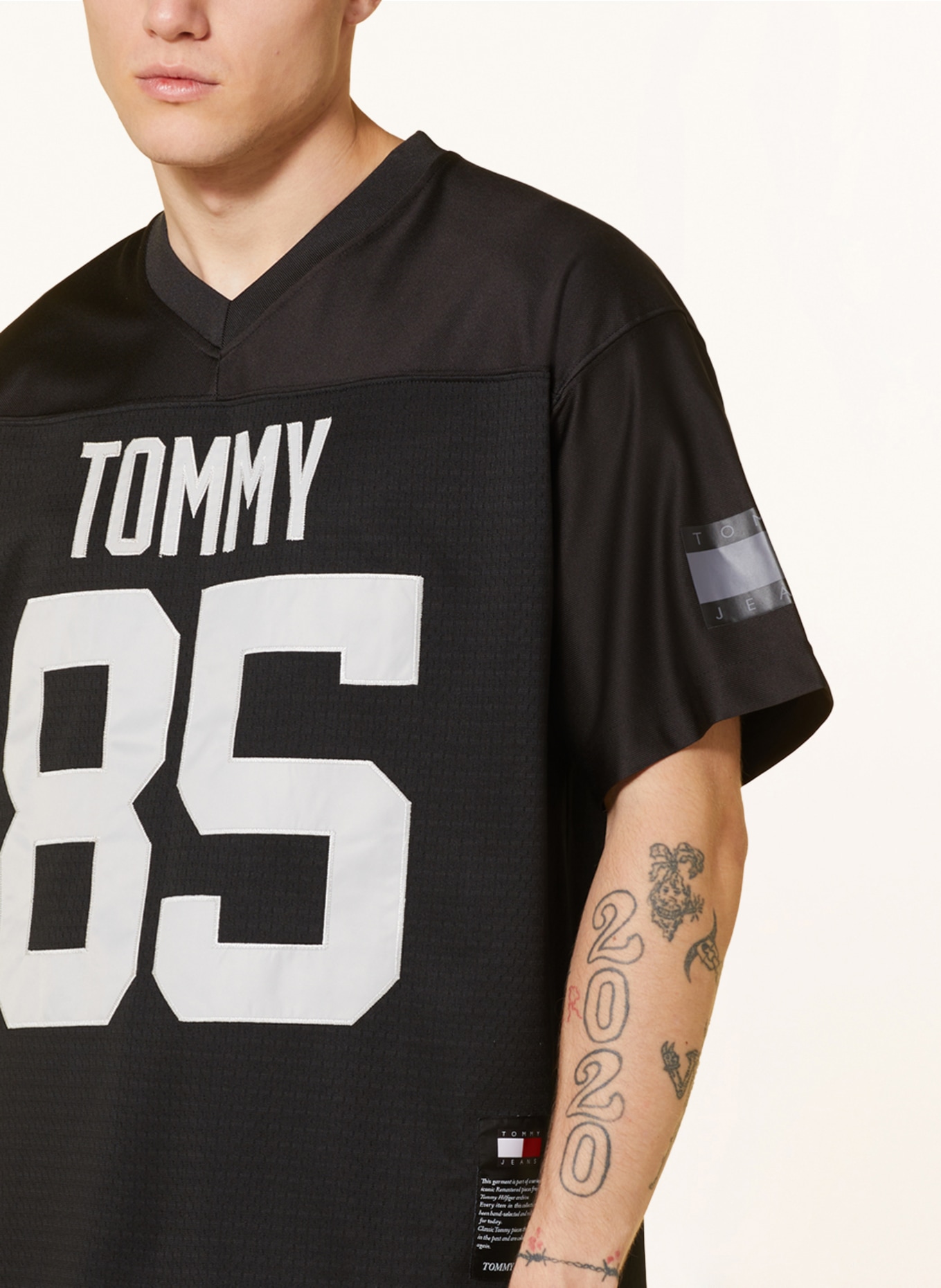 JEANS TOMMY gray of black/ T-shirt made in mesh