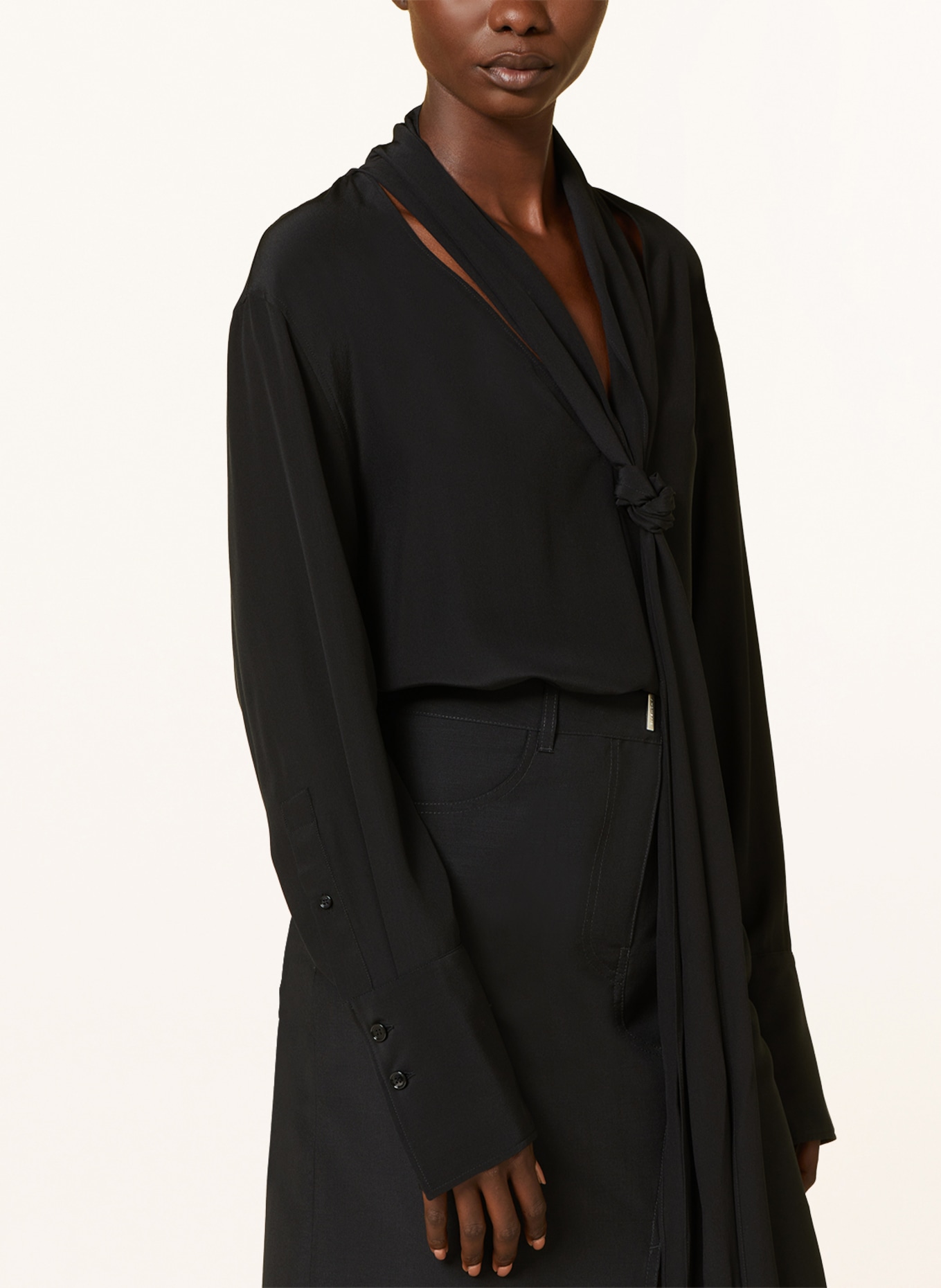 GIVENCHY Bow-tie blouse in silk, Color: BLACK (Image 4)