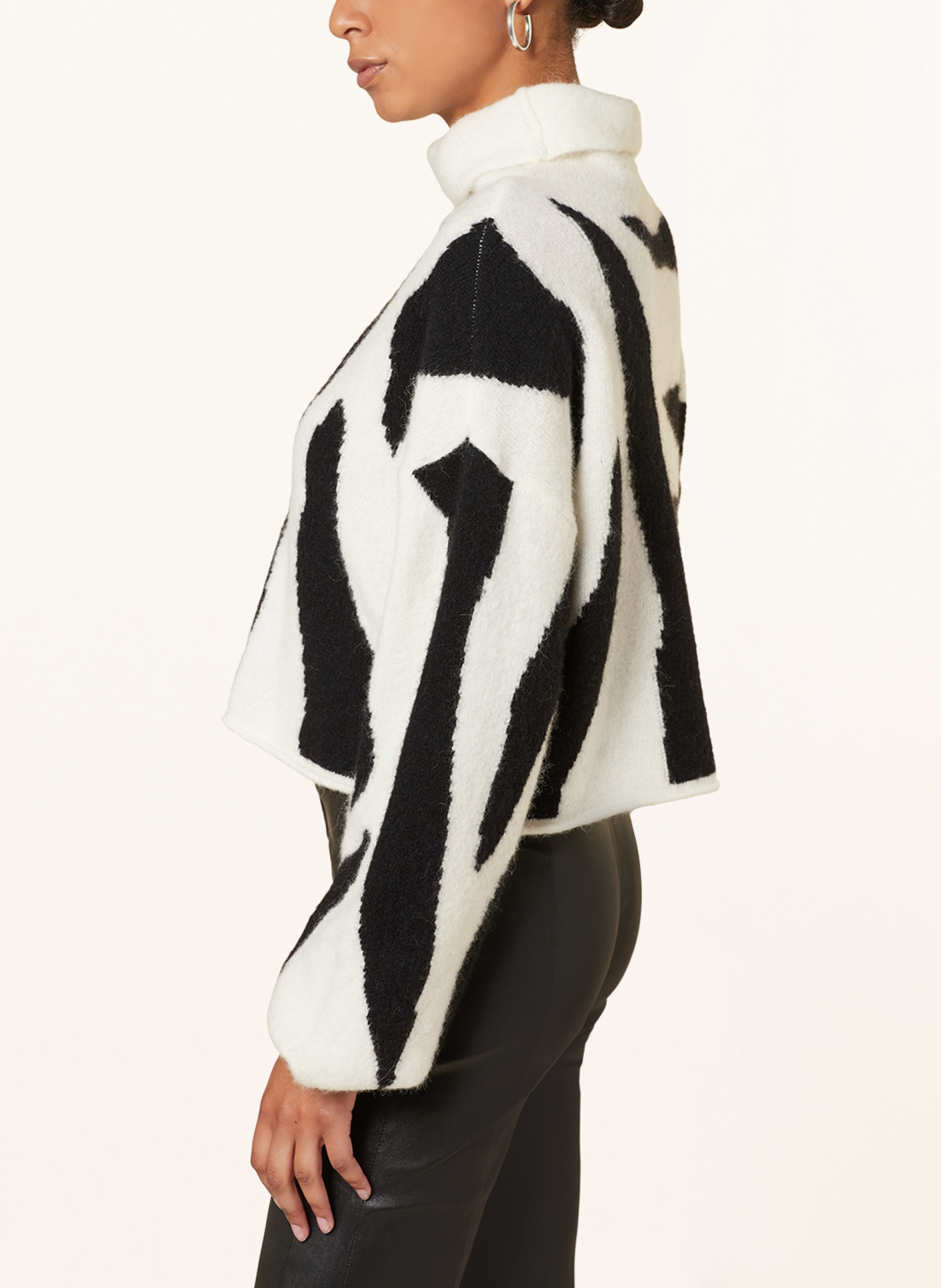GESTUZ Sweater ALPHAGZ with alpaca, Color: BLACK/ ECRU (Image 4)