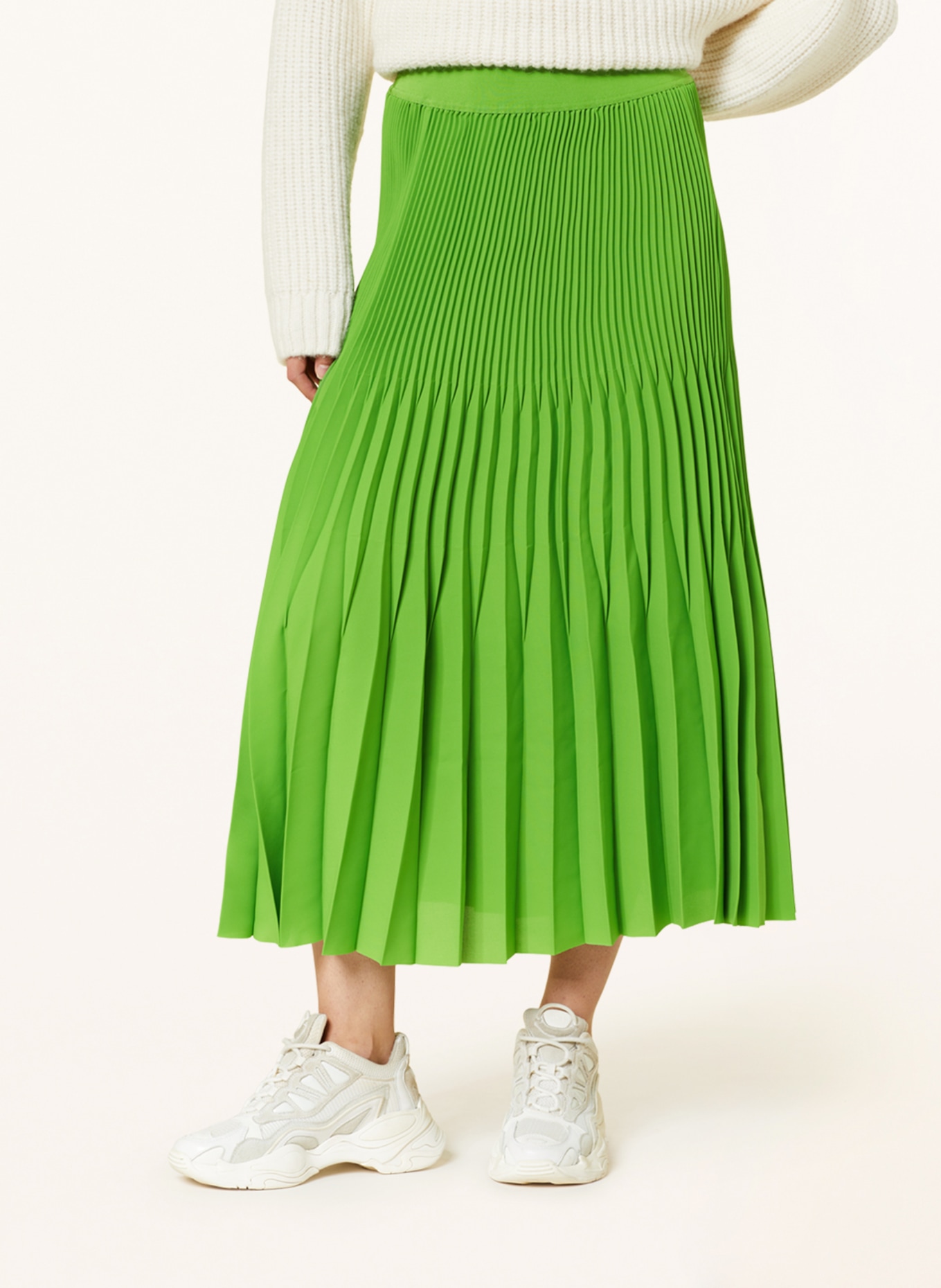 Pale green sale pleated skirt