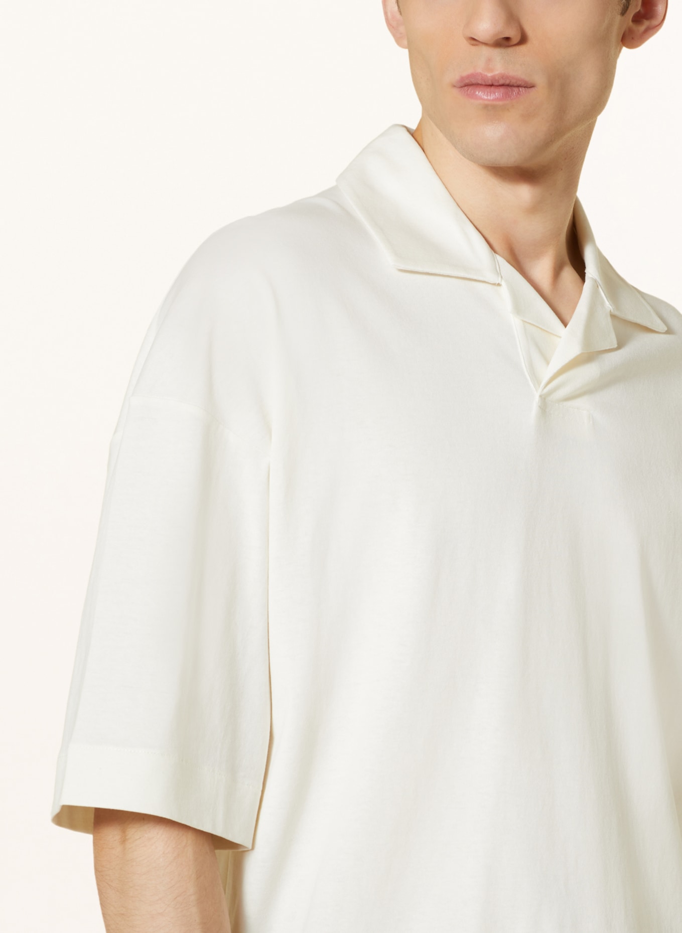 COS Koszulka polo z dżerseju oversized fit, Kolor: ECRU (Obrazek 4)