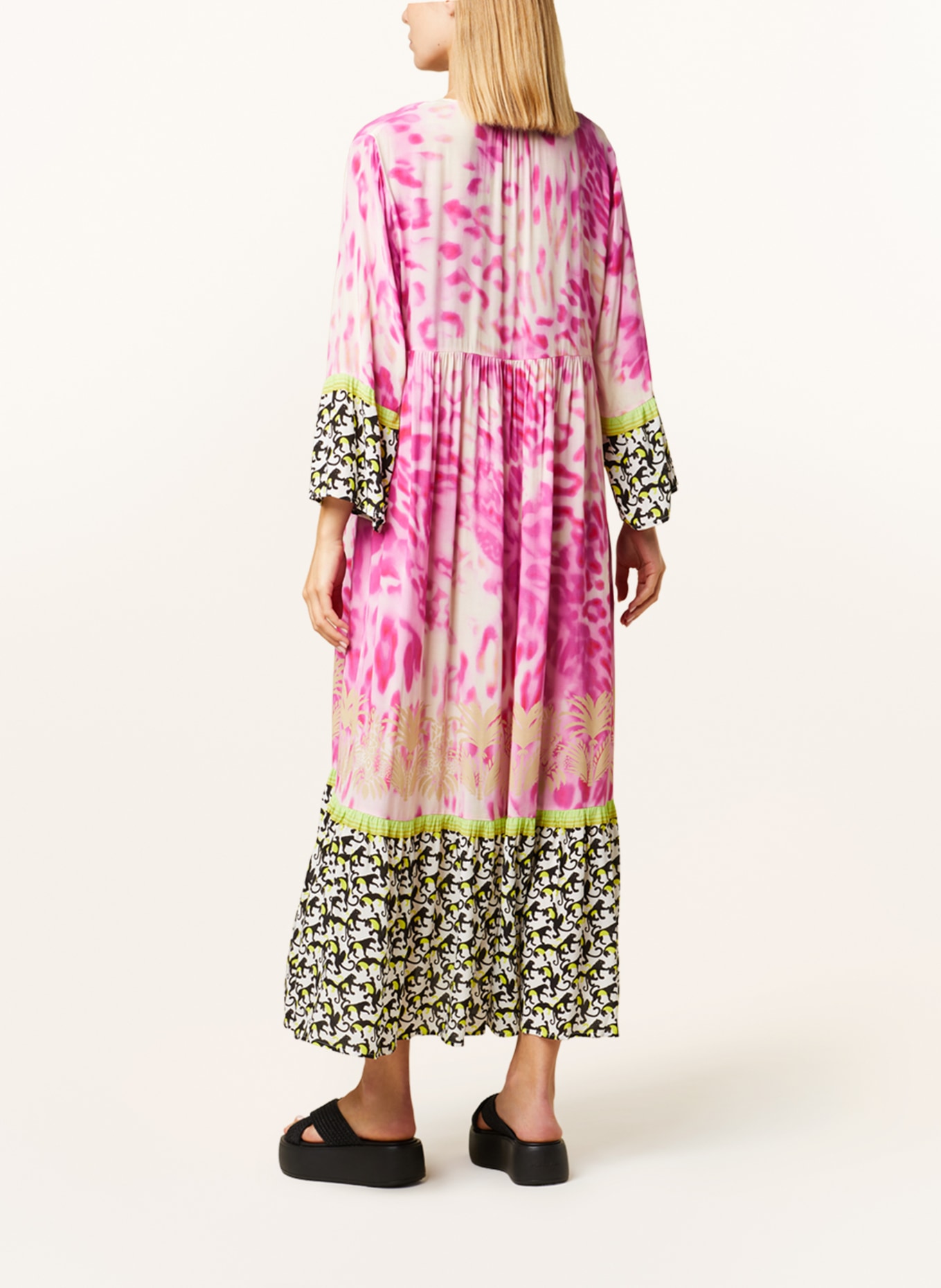 yippie hippie Kleid mit 3/4-Arm, Farbe: WEISS/ PINK/ SCHWARZ (Bild 3)