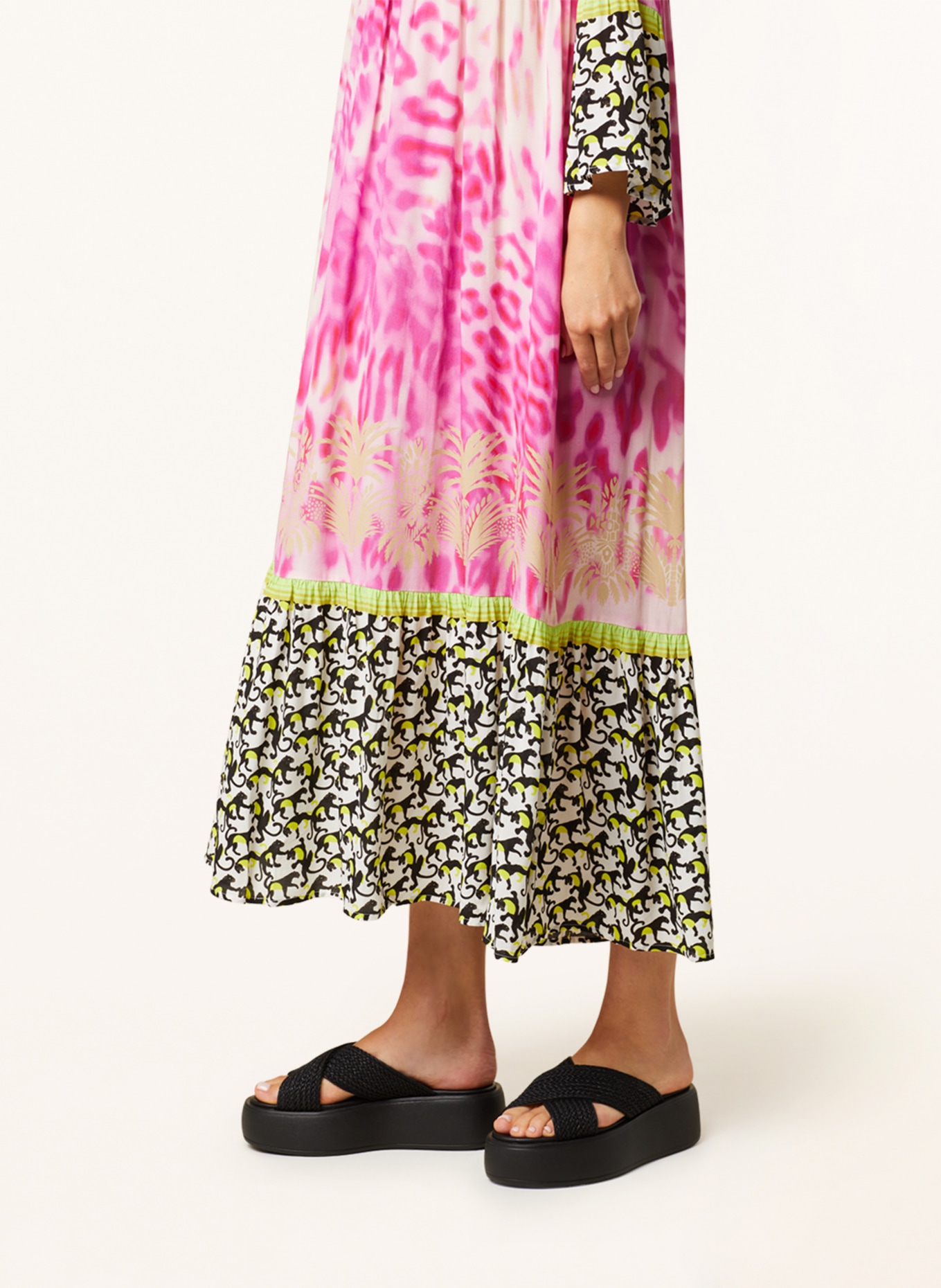 yippie hippie Kleid mit 3/4-Arm, Farbe: WEISS/ PINK/ SCHWARZ (Bild 4)