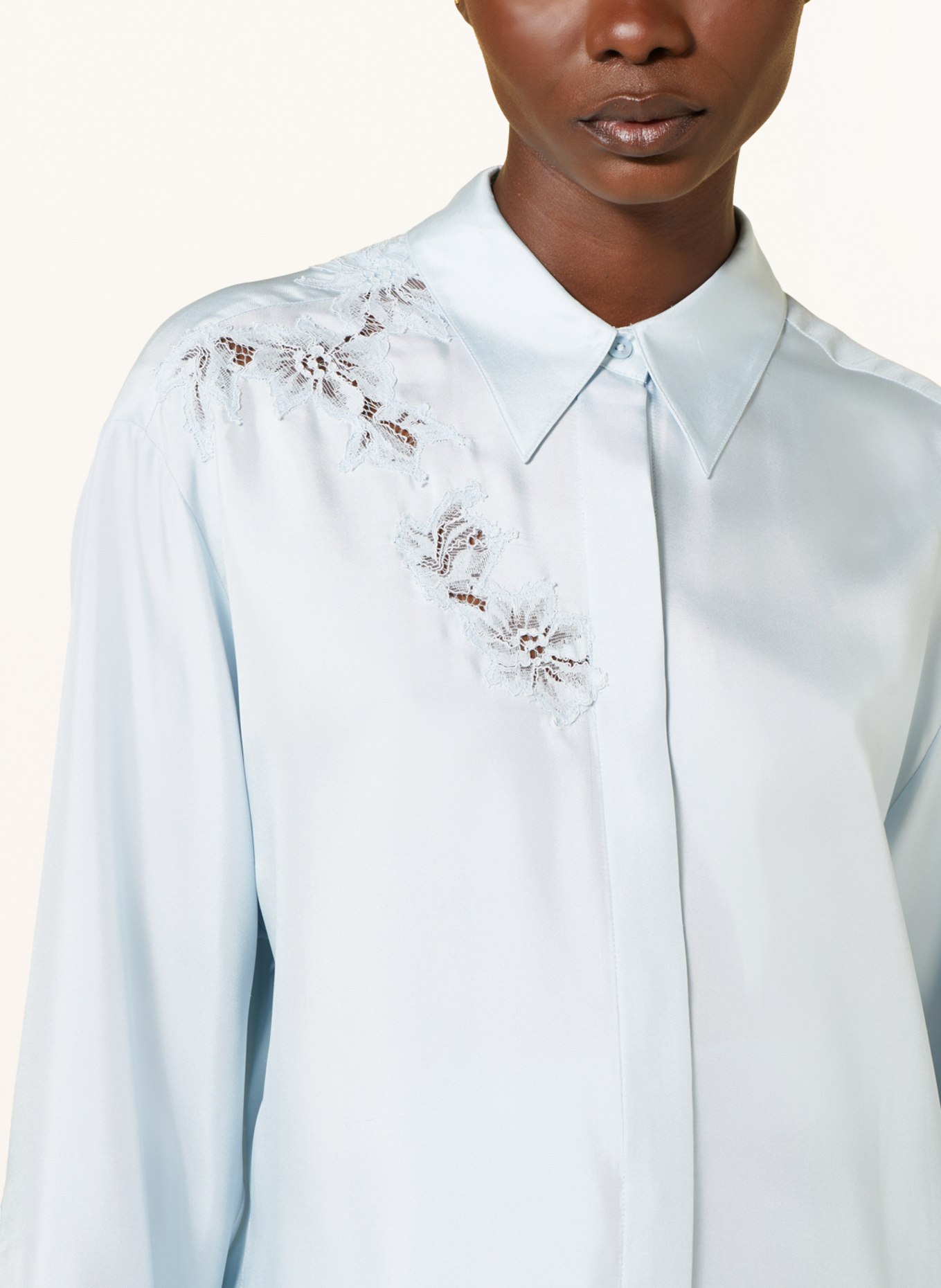 DOROTHEE SCHUMACHER Hedvábná košilová halenka s krajkou, Barva: TMAVĚ MODRÁ (Obrázek 4)