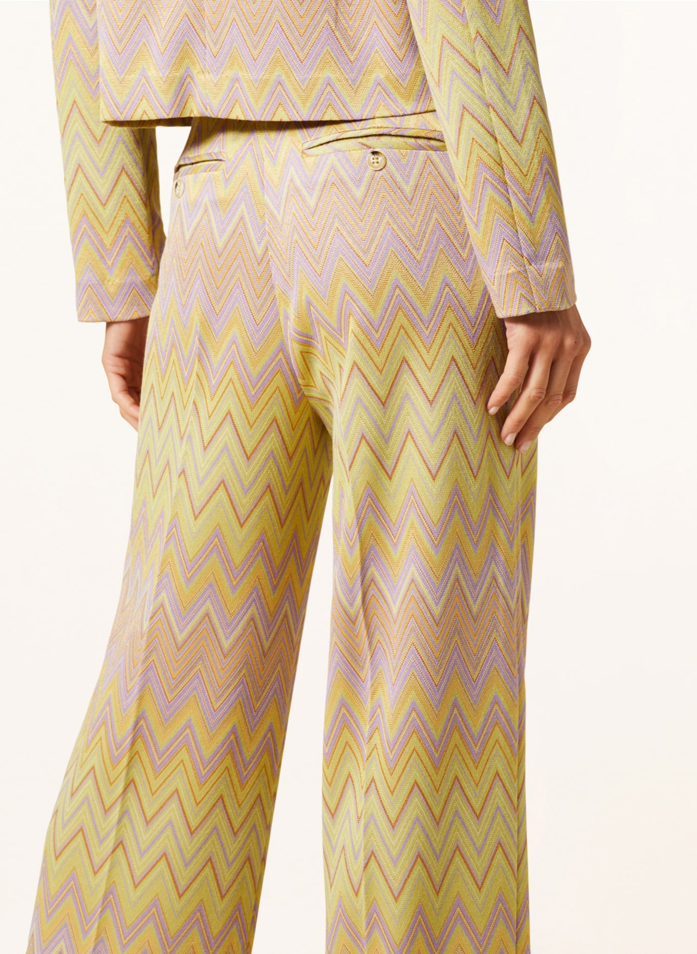 SEM PER LEI Spodnie marlena z dżerseju z błyszczącą przędzą, Kolor: JASNOZIELONY/ JASNOFIOLETOWY/ POMARAŃCZOWY (Obrazek 5)