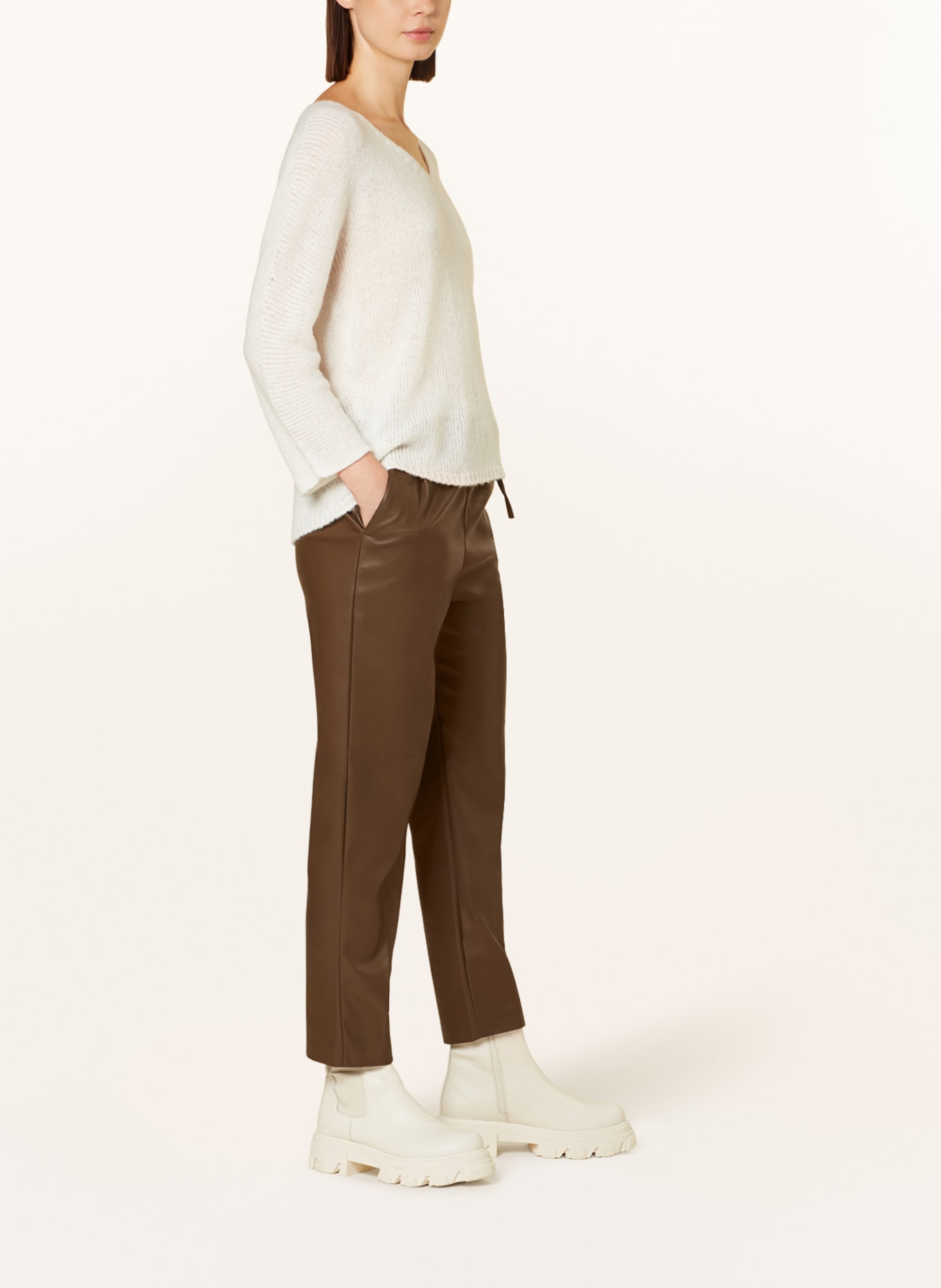 OPUS 7/8 trousers in jogger style in leather look, Color: DARK BROWN (Image 4)