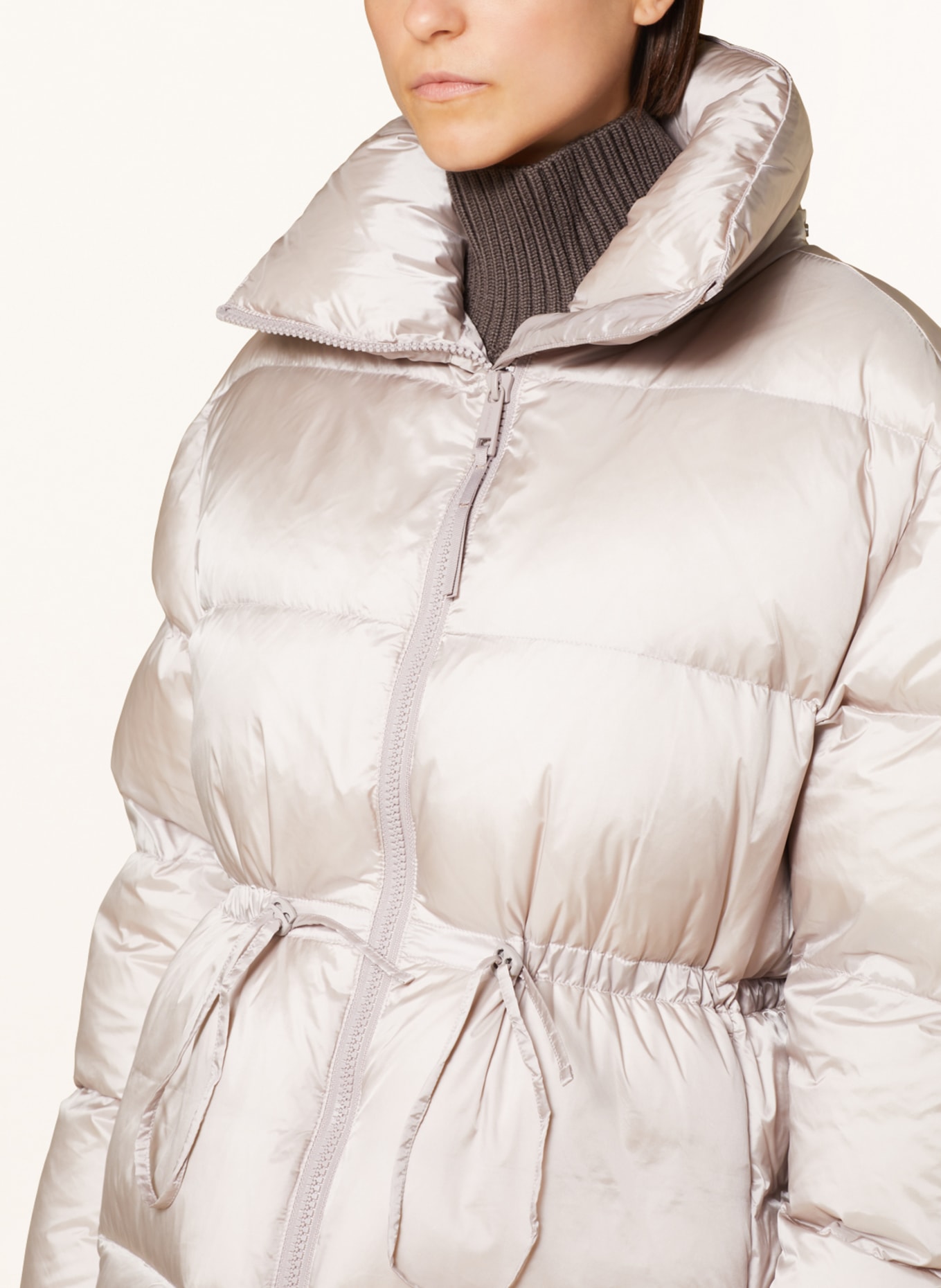 Calvin Klein Péřová bunda s odnímatelnou kapucí, Barva: ČERNOŠEDÁ (Obrázek 5)