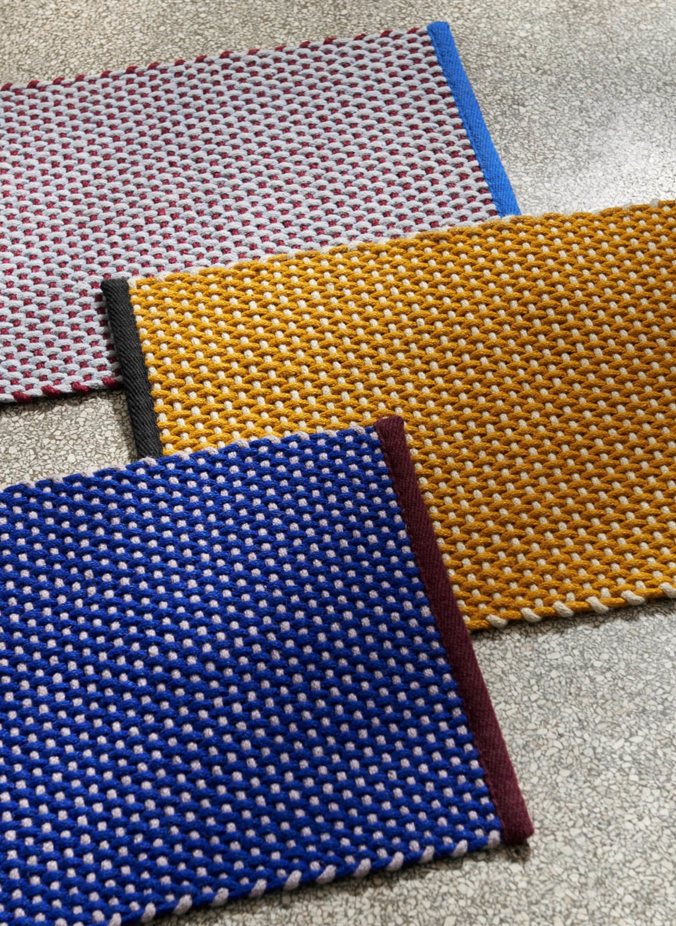 HAY Fußmatte, Farbe: DUNKELROT/ HELLGRAU (Bild 2)
