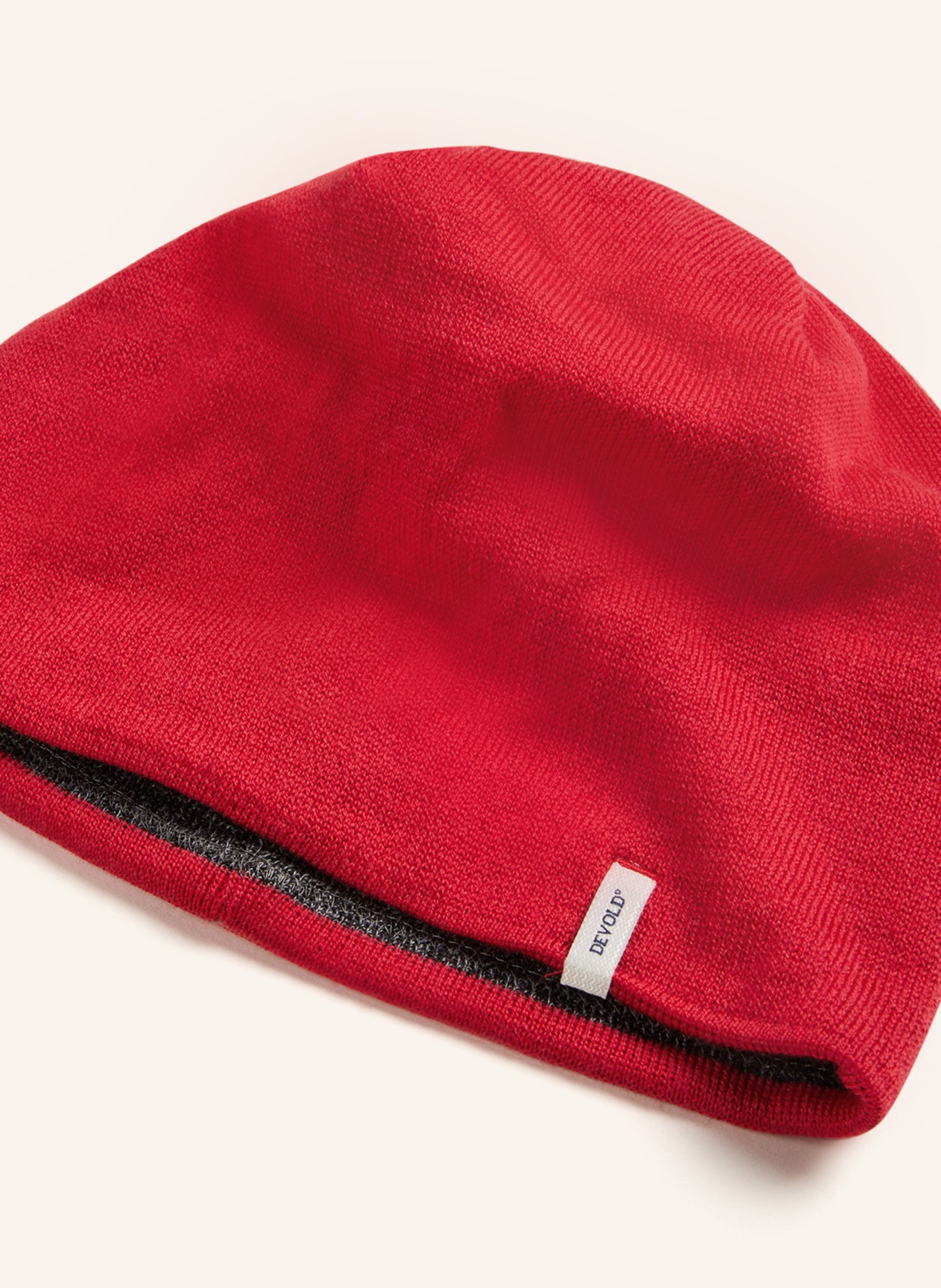 DEVOLD Hat made of merino wool, Color: RED (Image 2)