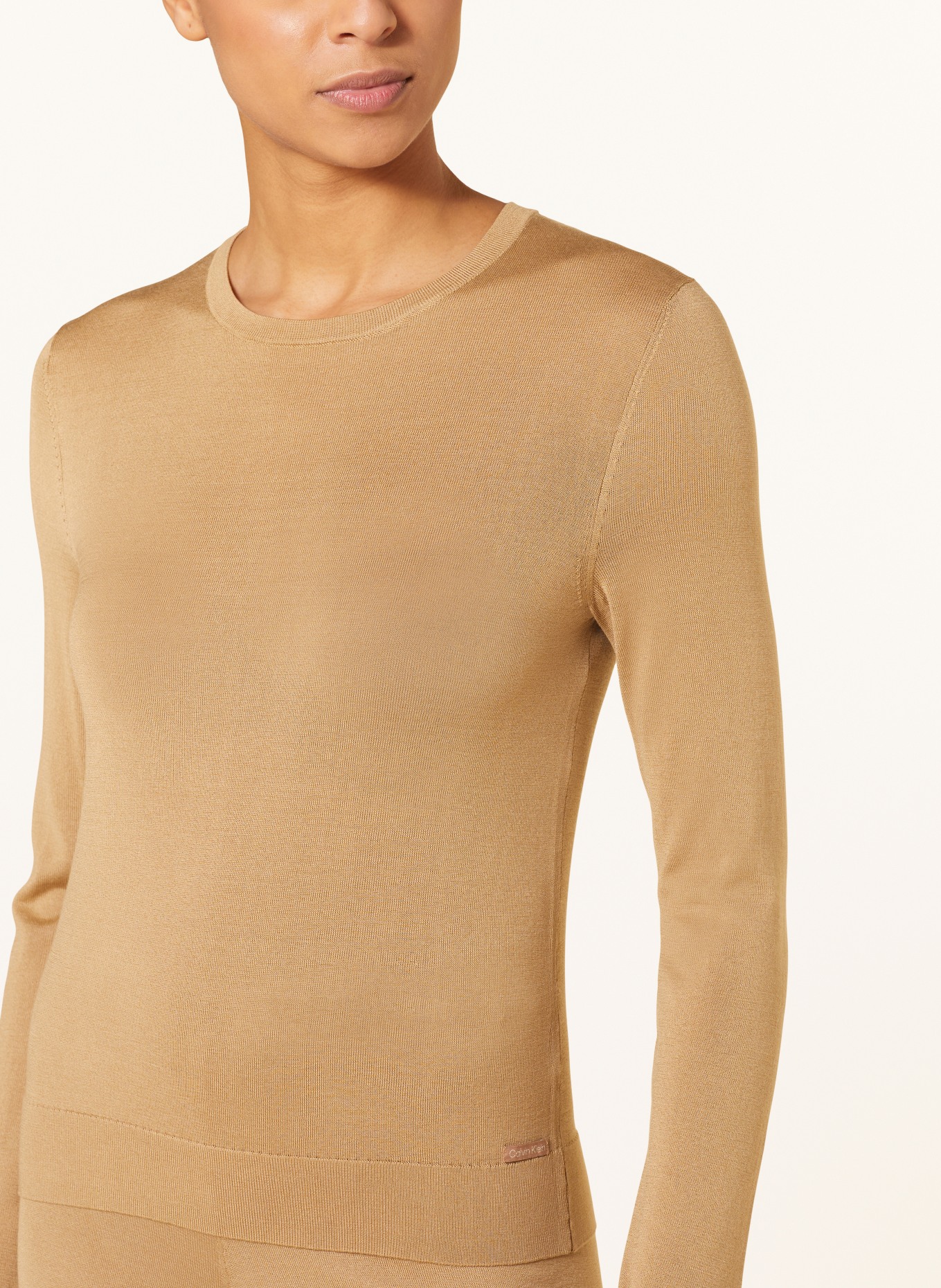Calvin Klein Pohodlné domácí tričko, Barva: VELBLOUDÍ (Obrázek 4)