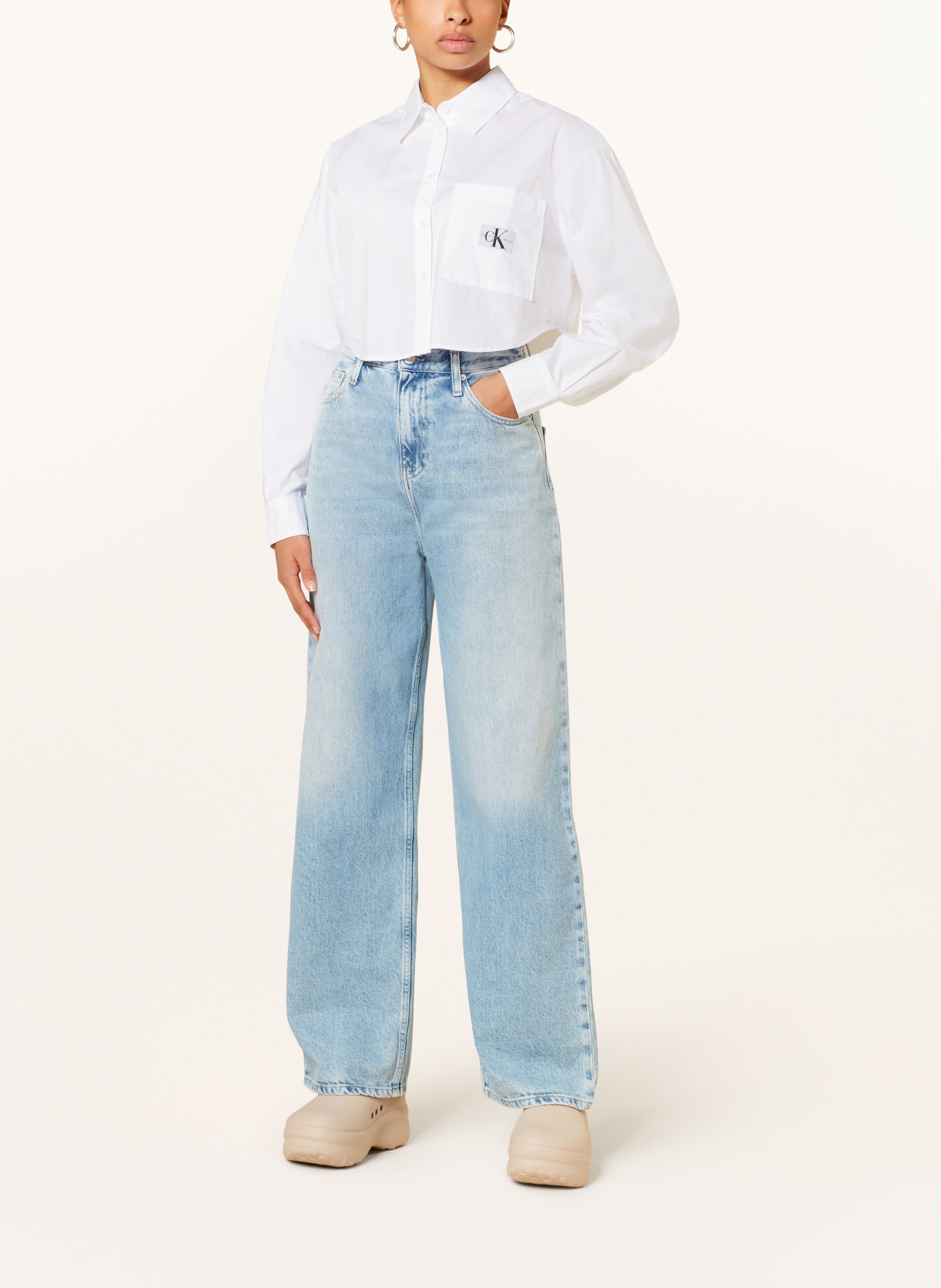 Calvin Klein Jeans Cropped košilová halenka, Barva: BÍLÁ (Obrázek 2)