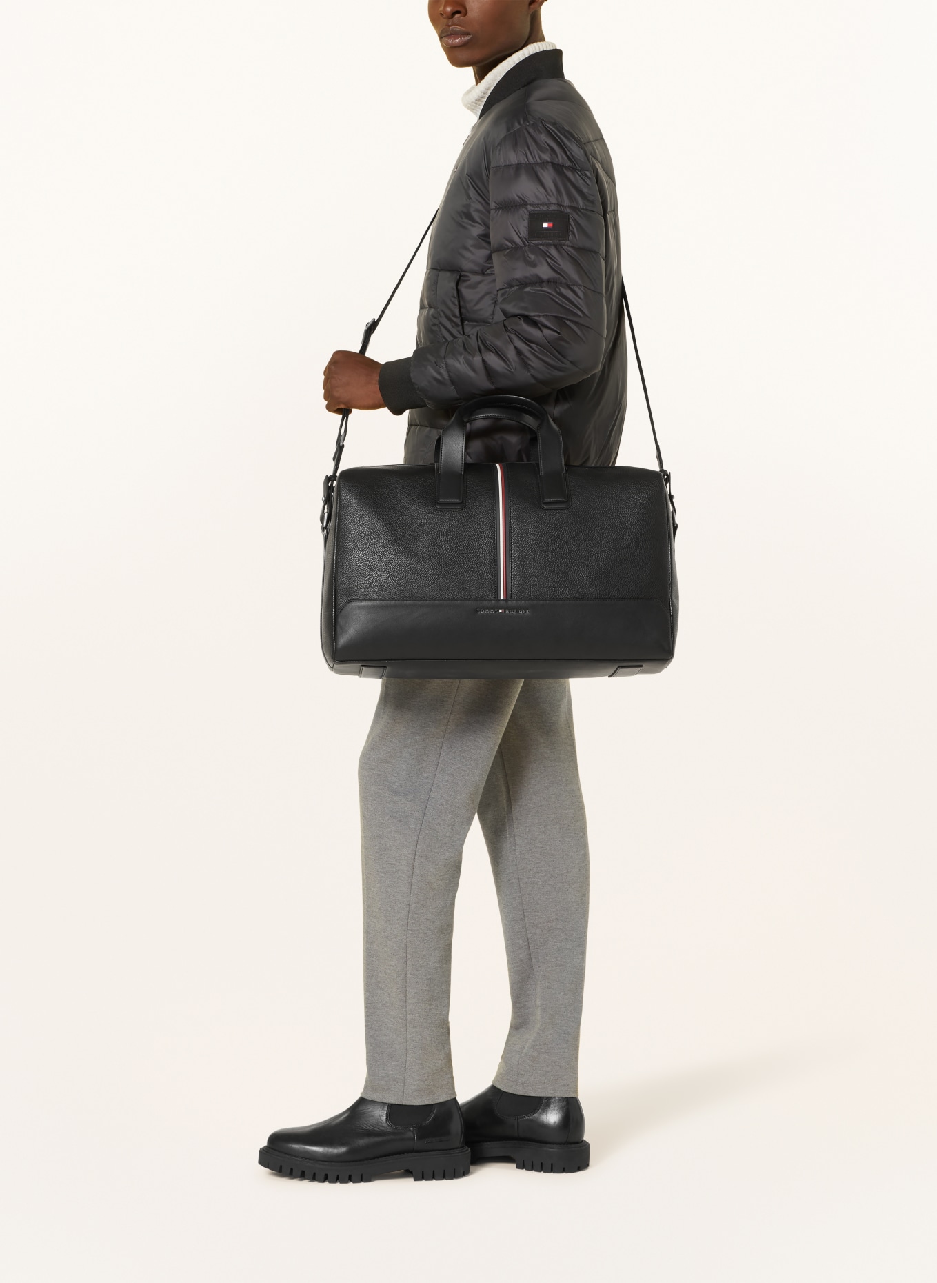 TOMMY HILFIGER Travel bag 24.5 l, Color: BLACK (Image 4)