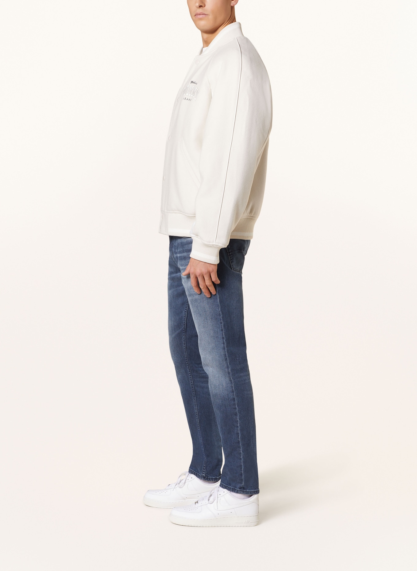 TOMMY JEANS Jeans AUSTIN Slim Tapered Fit, Farbe: 1BK Denim Dark (Bild 4)