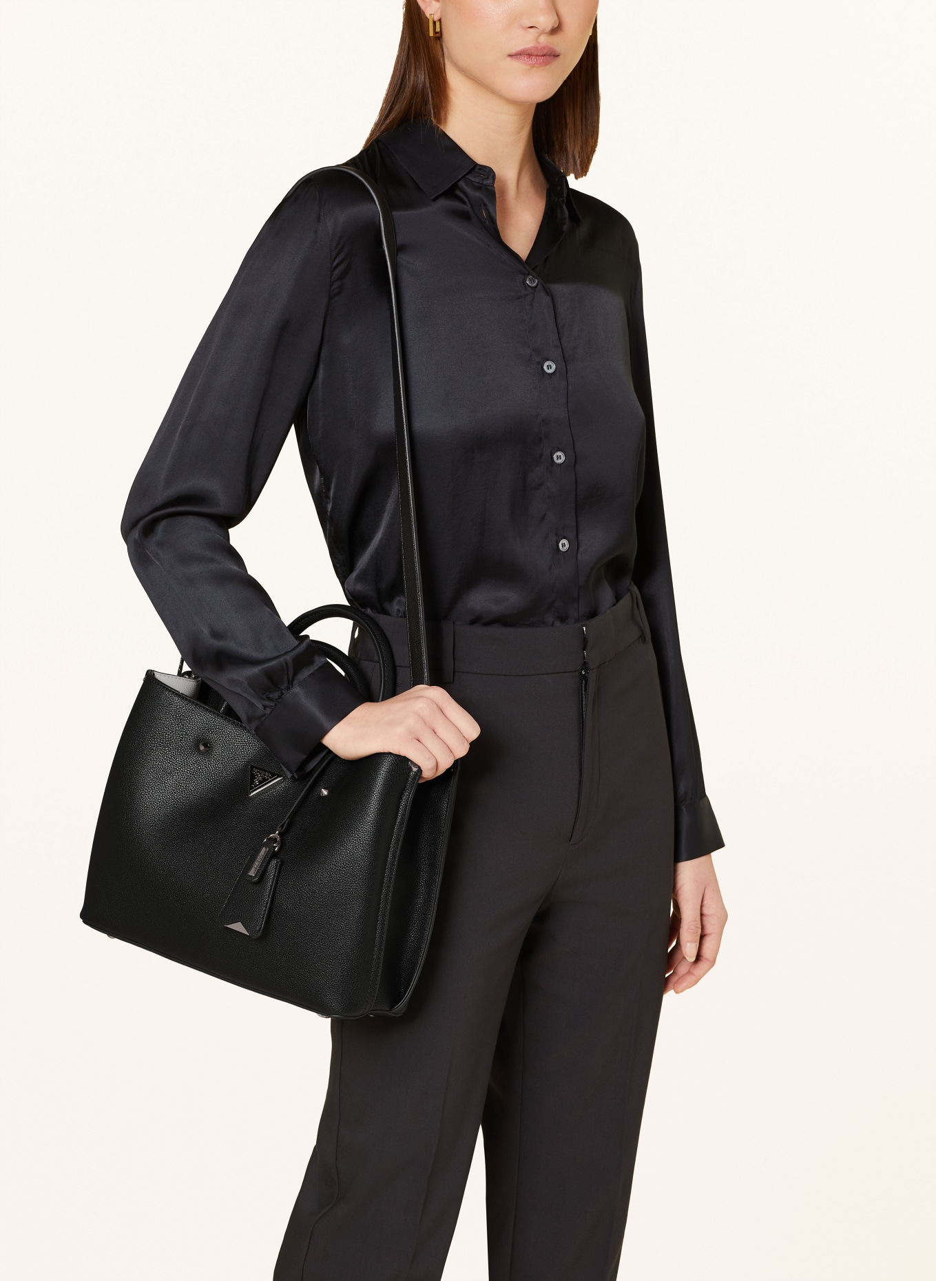 GUESS Handbag MERIDIAN with rivets, Color: BLACK (Image 4)