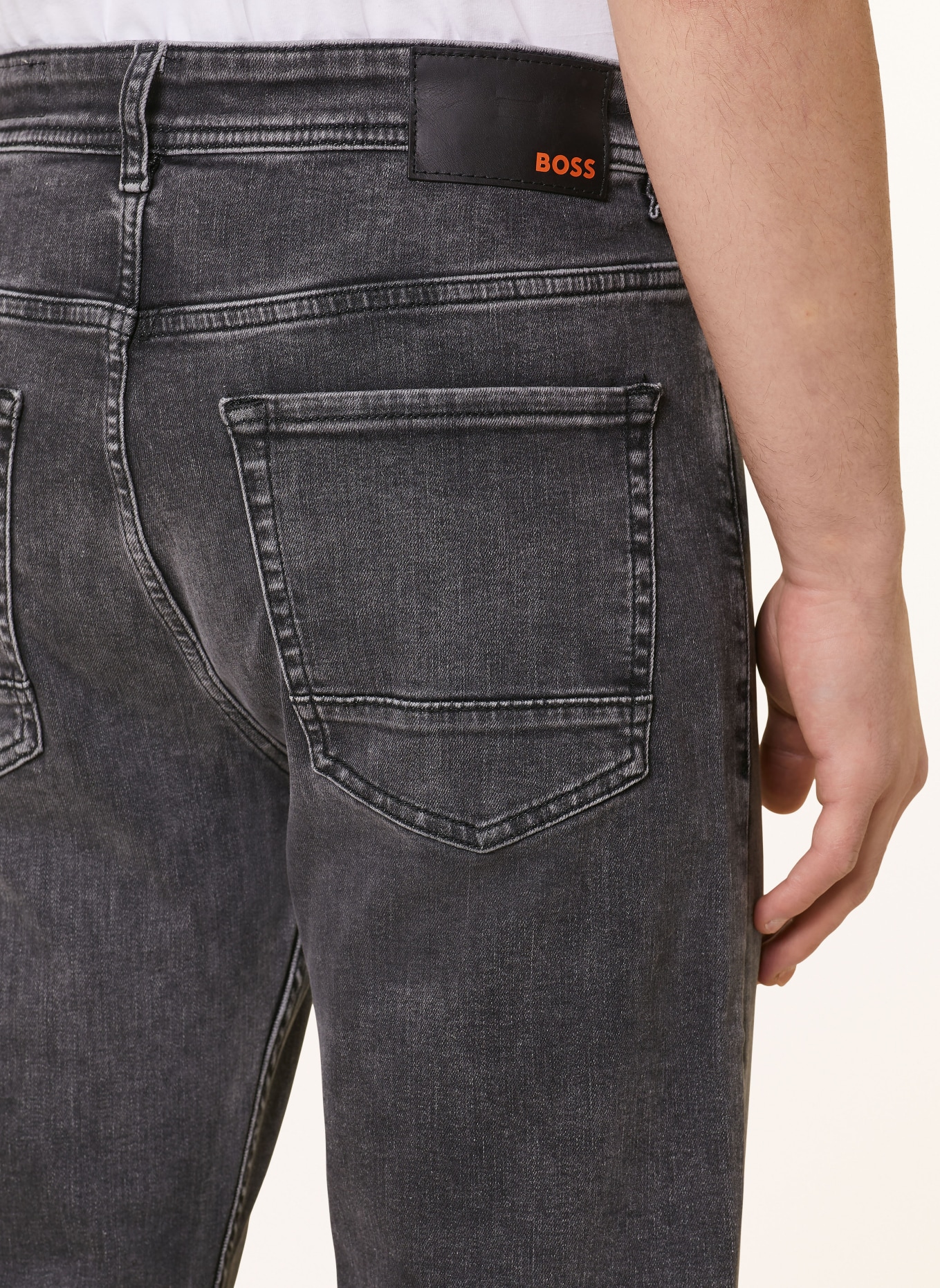 BOSS Jeans TABER Tapered Fit, Farbe: 027 DARK GREY (Bild 6)