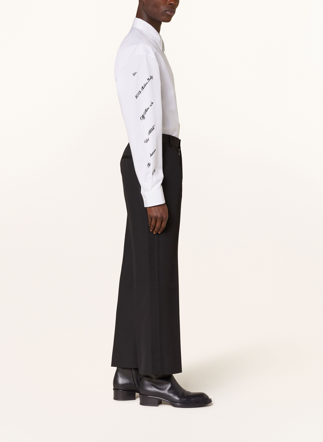 Off-White Oblekové kalhoty Regular Fit s galonovými pruhy, Barva: ČERNÁ (Obrázek 5)