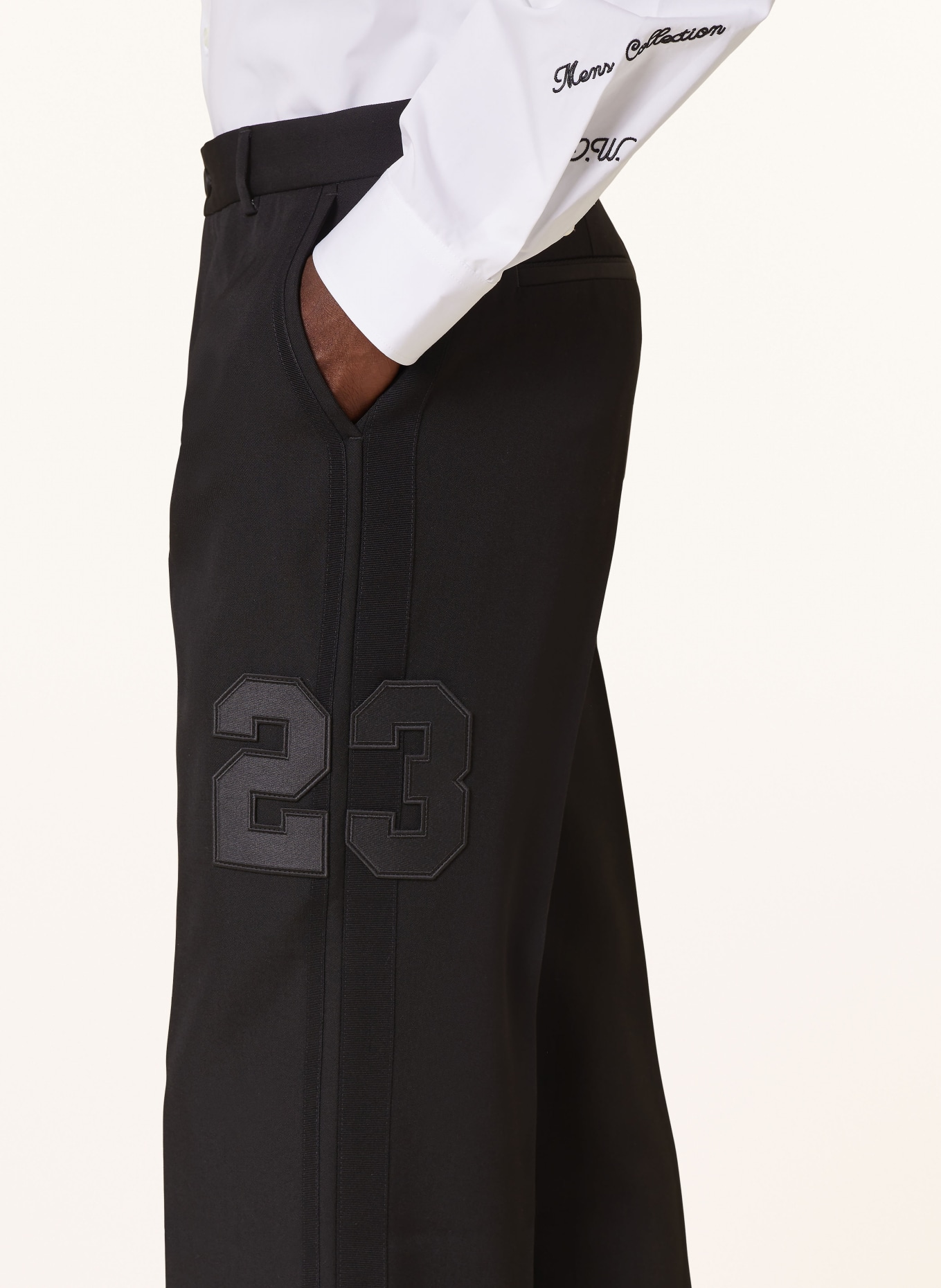Off-White Spodnie garniturowe regular fit z lampasami, Kolor: CZARNY (Obrazek 6)