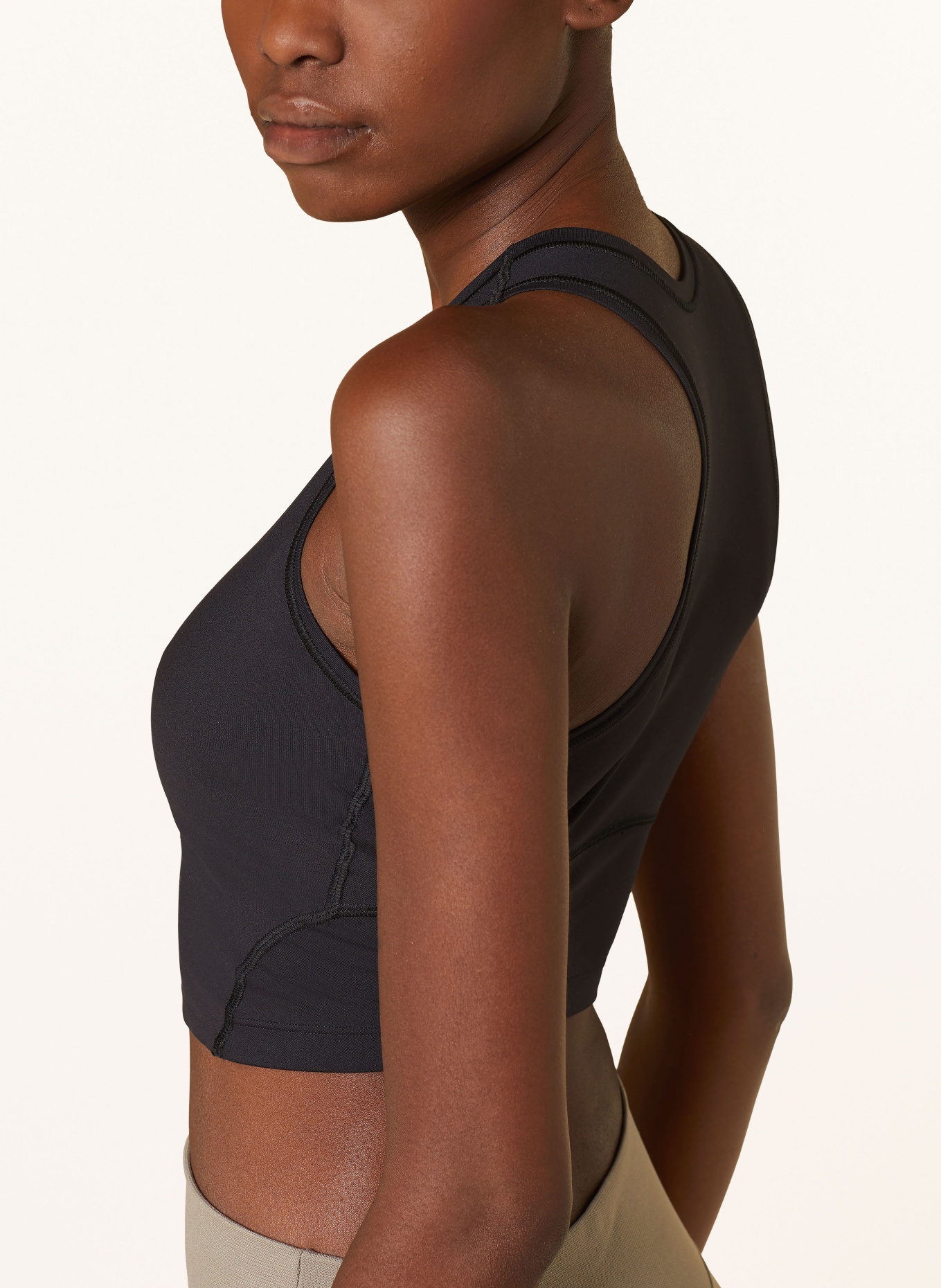 On Cropped top MOVEMENT, Color: BLACK (Image 4)