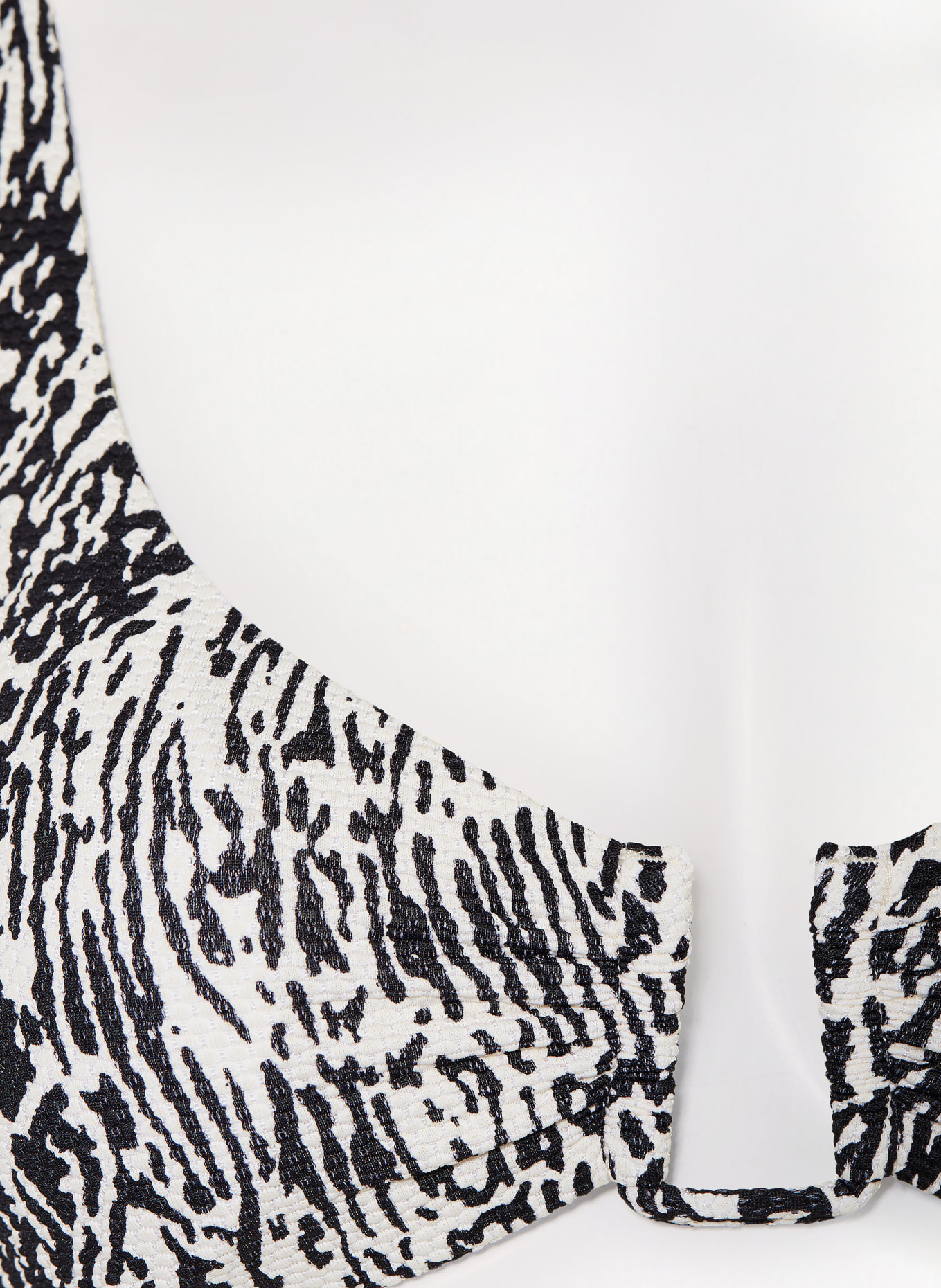 SAM FRIDAY Bralette bikini top SWASH, Color: BLACK/ WHITE (Image 4)
