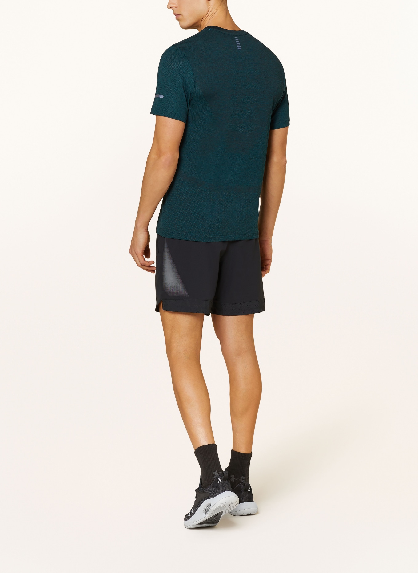 UNDER ARMOUR Running shirt UA SEAMLESS STRIDE, Color: DARK GREEN (Image 3)