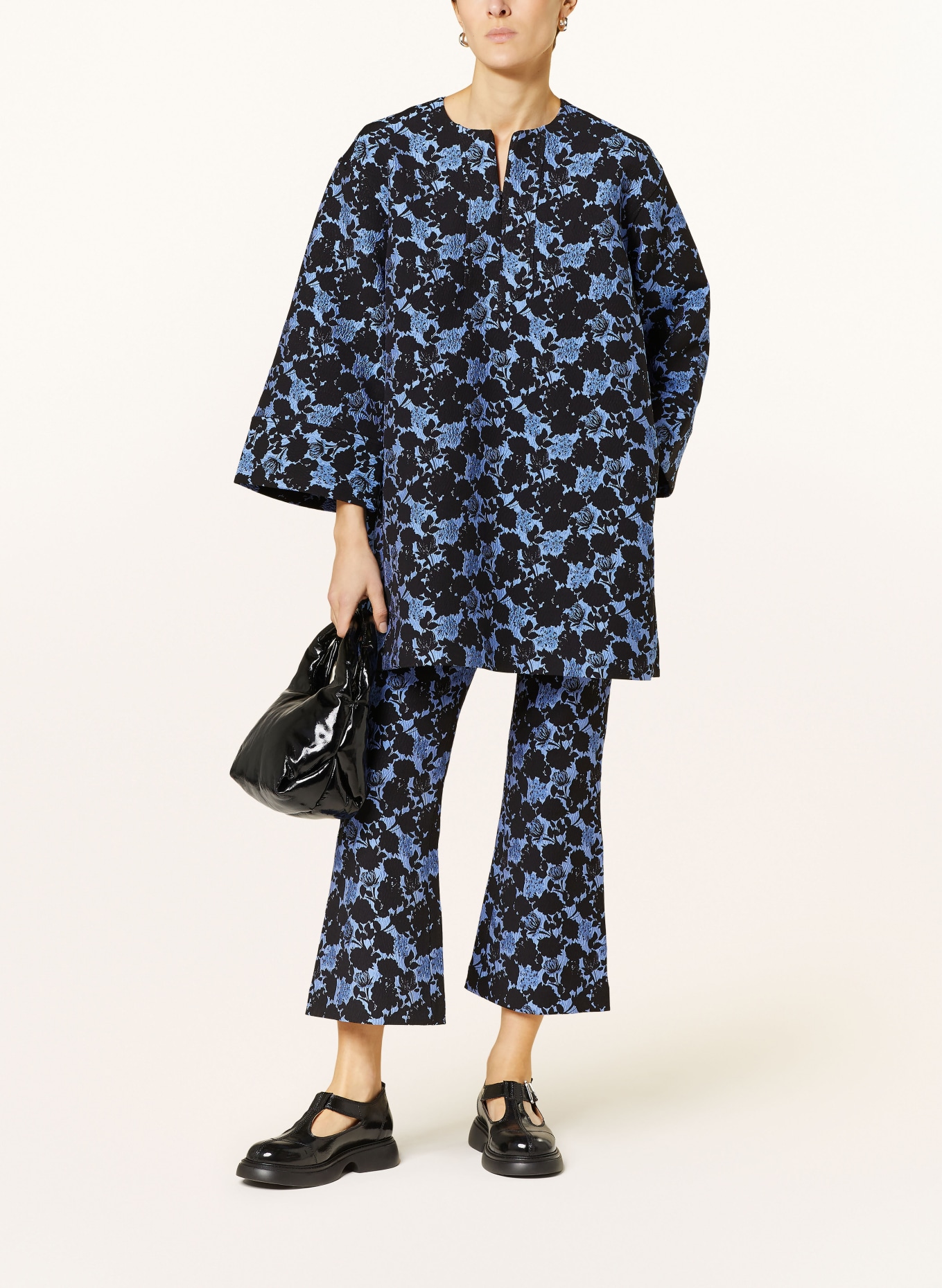 BAUM UND PFERDGARTEN 7/8 trousers NENNE made of jacquard, Color: BLACK/ BLUE (Image 2)