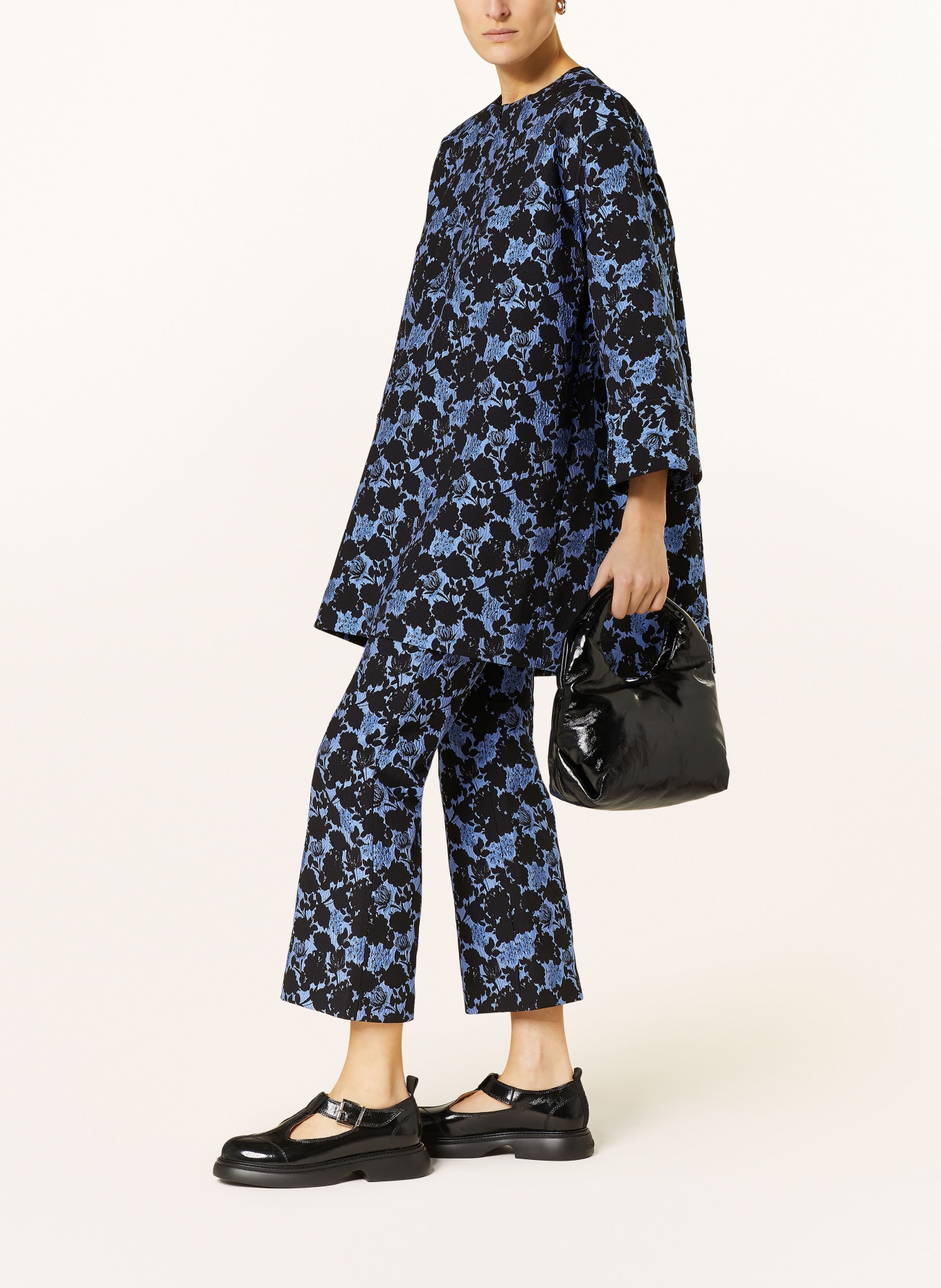BAUM UND PFERDGARTEN 7/8 trousers NENNE made of jacquard, Color: BLACK/ BLUE (Image 4)