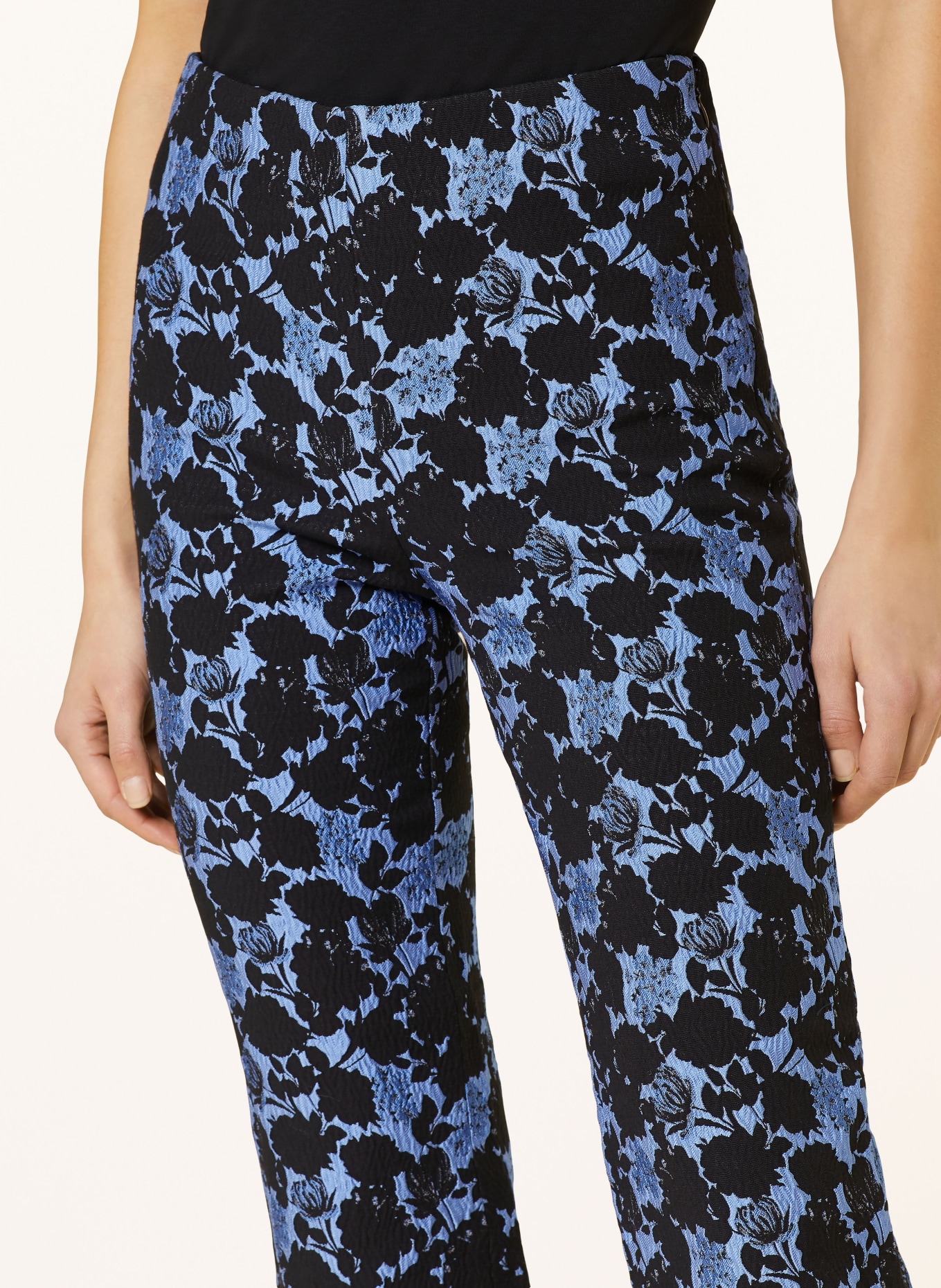 BAUM UND PFERDGARTEN 7/8 trousers NENNE made of jacquard, Color: BLACK/ BLUE (Image 6)