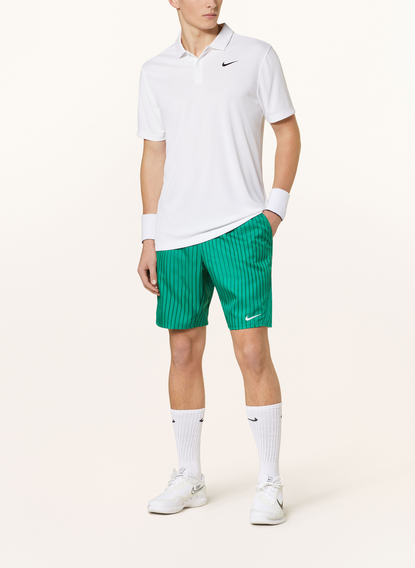 Nike Tennisshorts NIKECOURT DRI-FIT VICTORY, Farbe: GRÜN/ DUNKELGRÜN (Bild 2)